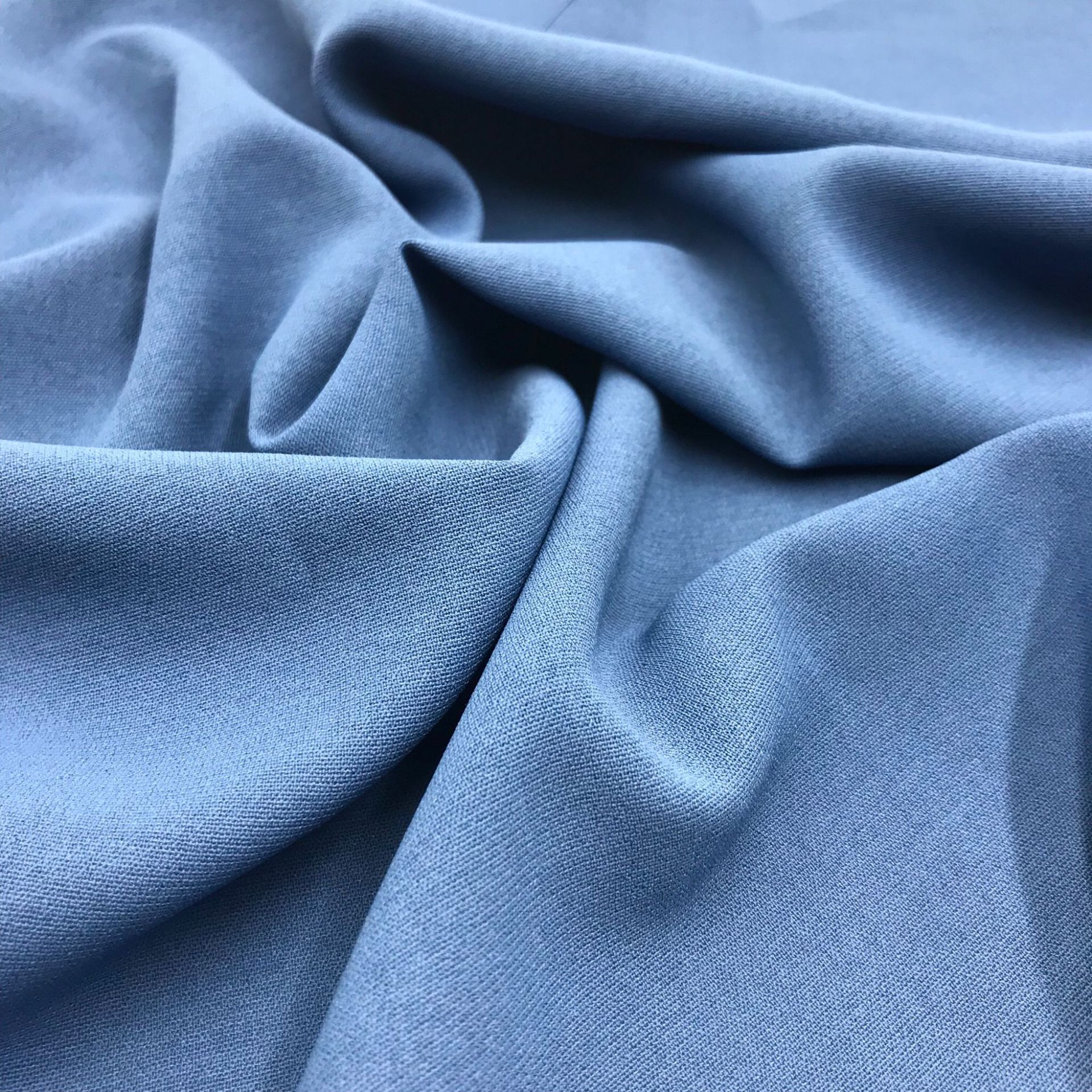 高档cey冰丝皱弹力涤纶亲肤透气超柔悬垂平纹衬衫汉服套装面料