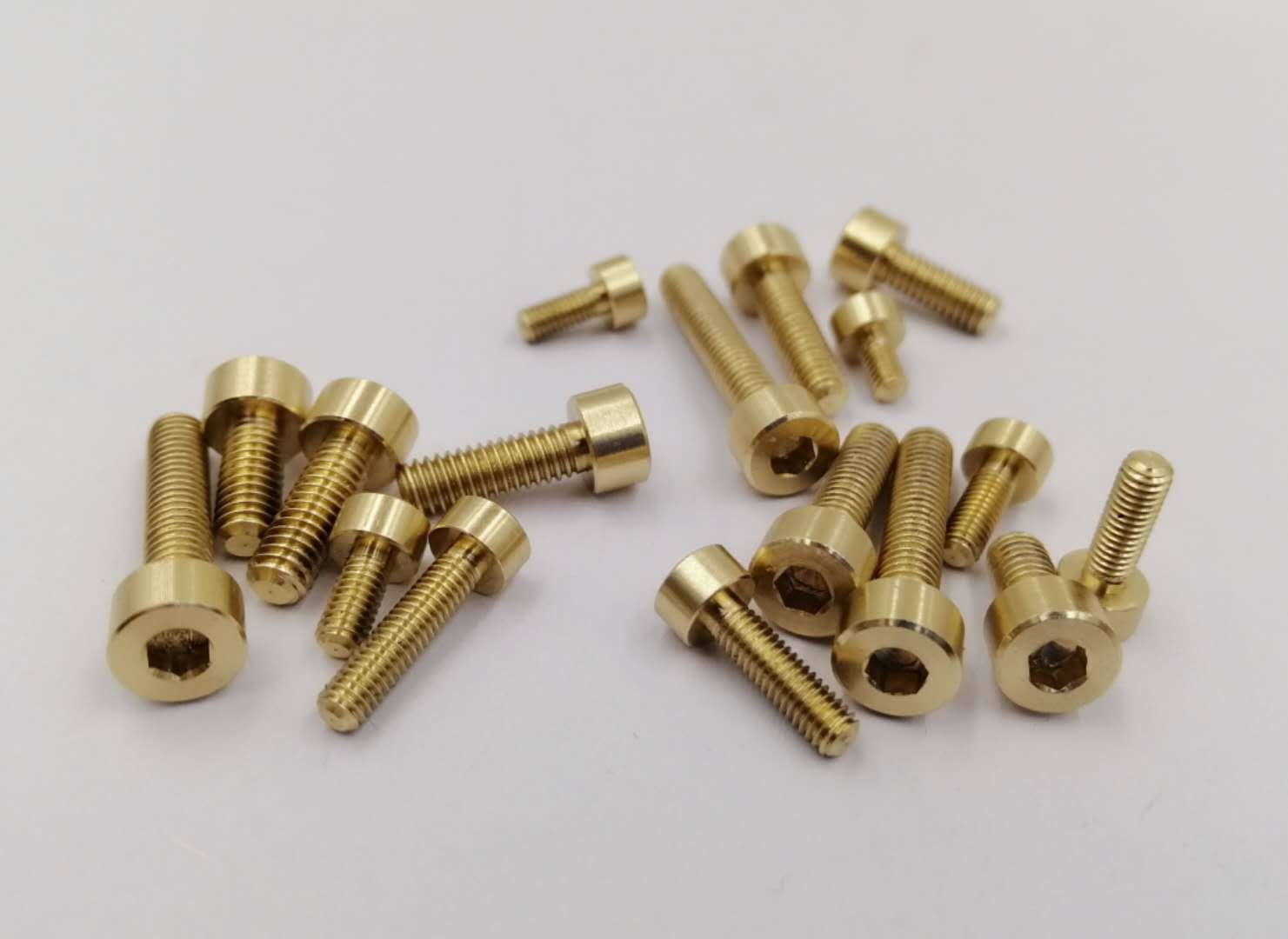 供应铜杯头内六角螺丝铜螺丝 铜螺栓黄铜内六角螺丝 m5m6多规格