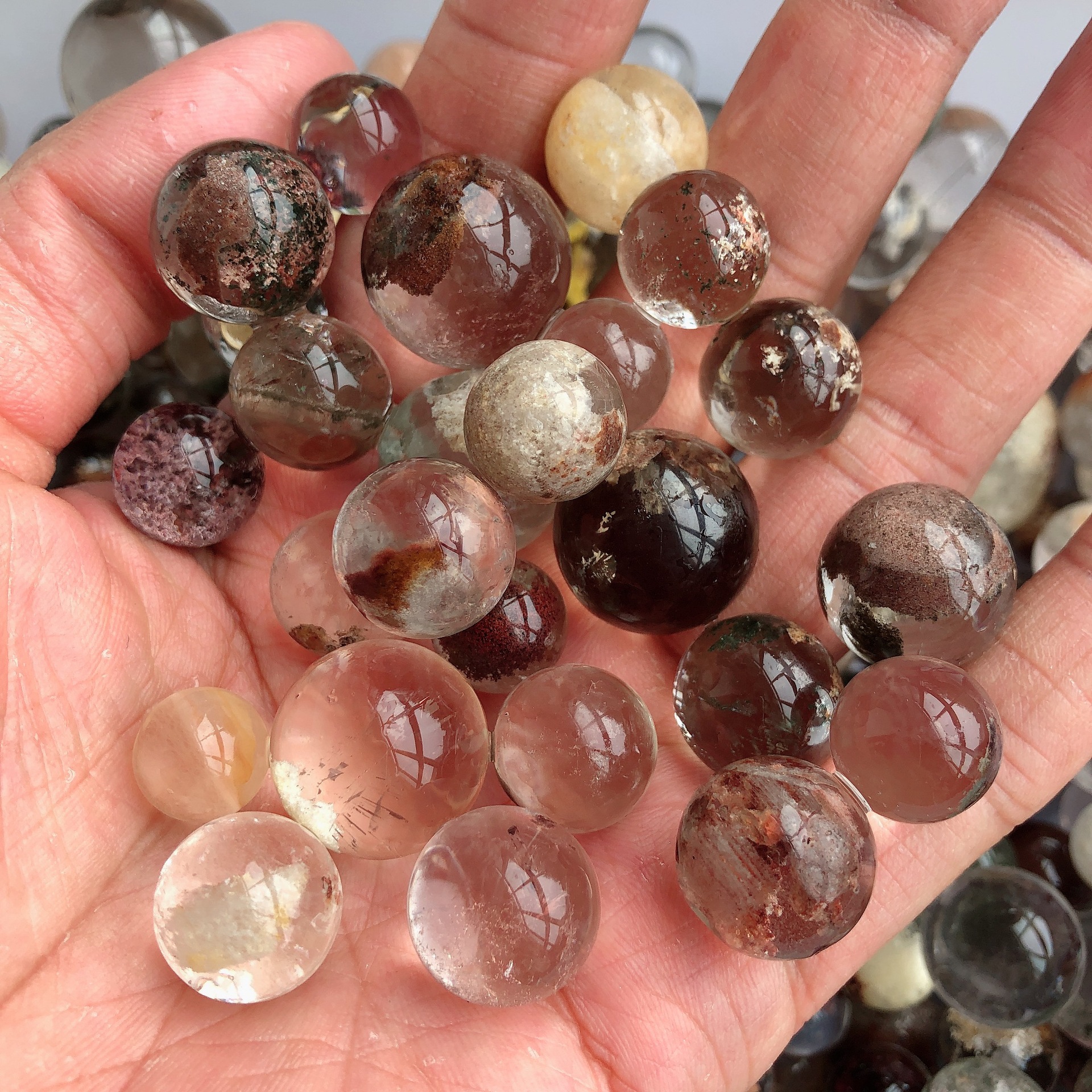 天然巴西四季绿幽灵原石红绿彩异像水晶圆珠球吊坠可配镶吊坠通货