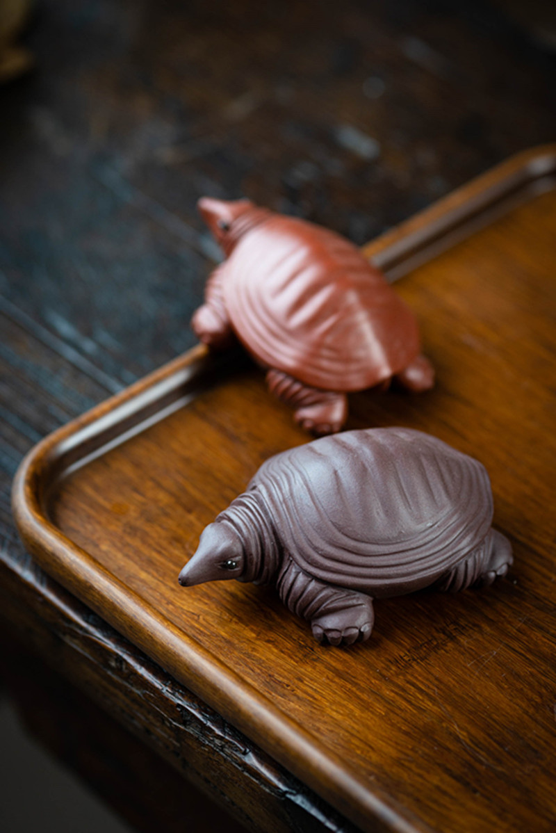 宜兴紫砂茶宠龟摆件雕塑富甲一方乌龟甲鱼茶具创意款陶瓷加工批发