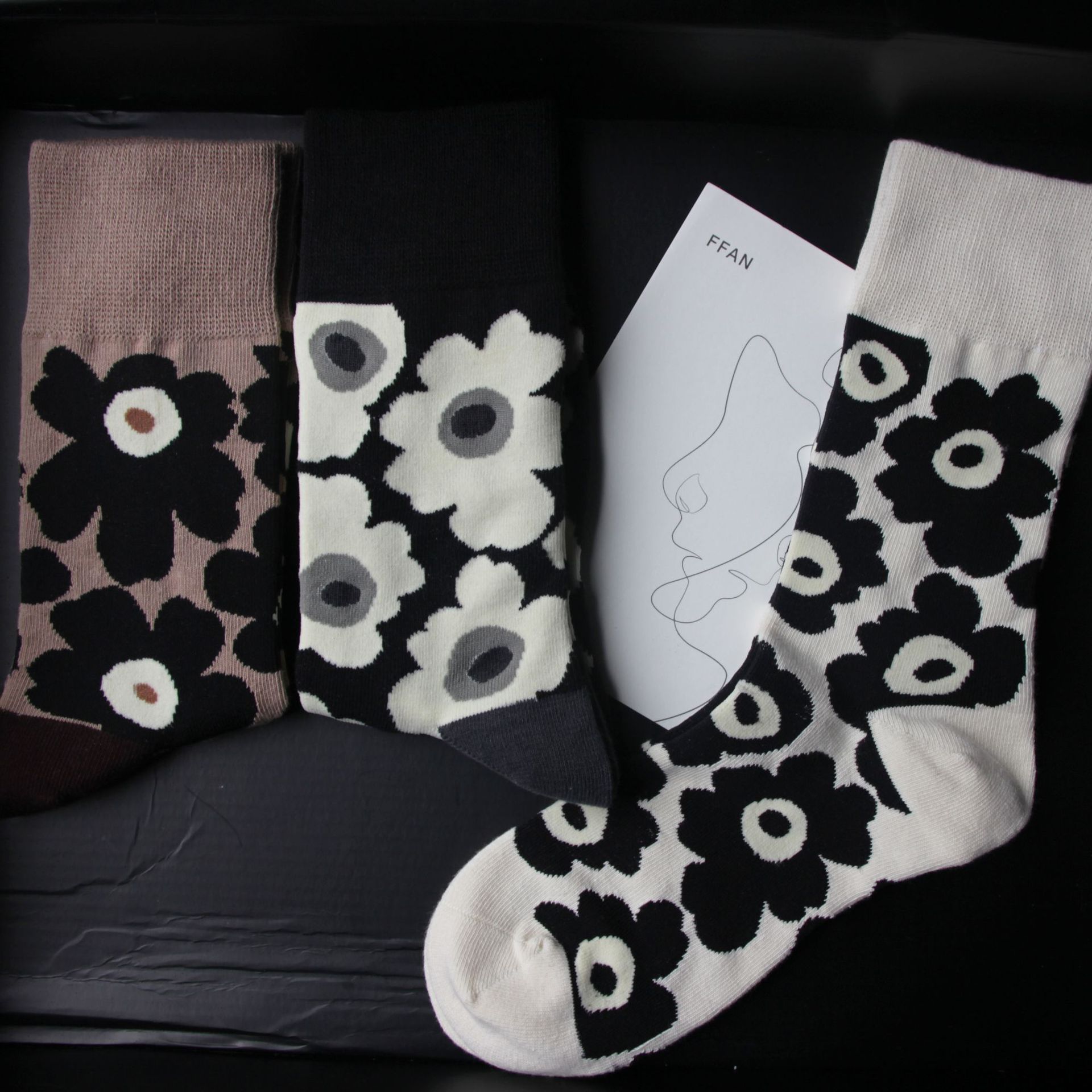 新款韩国 ins泫雅风小花袜子女士中筒袜罂粟花百搭潮袜学院风复古