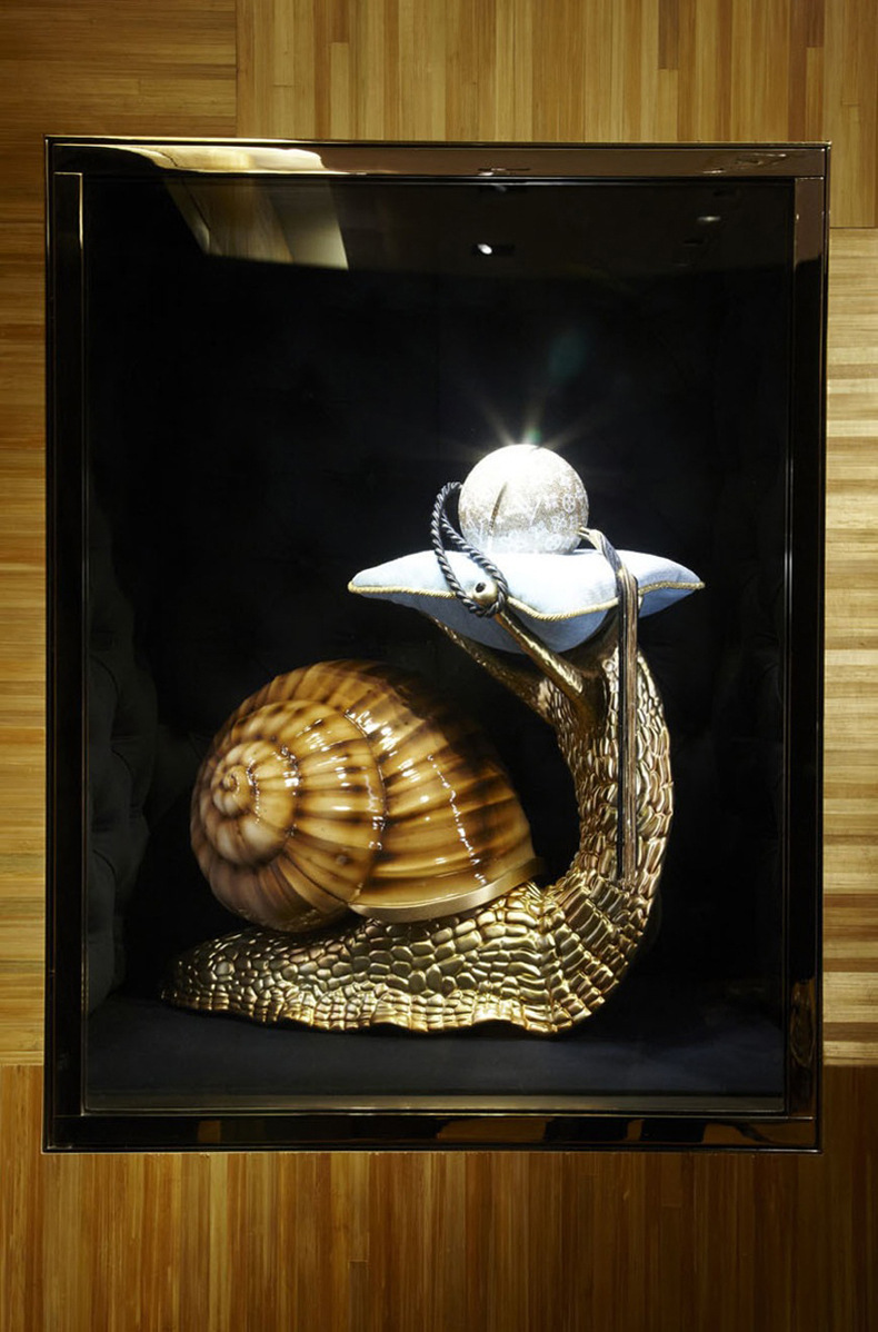 蜗牛金属镀金橱窗展示道具 橱窗陈列展示道具 白里橱窗展示道具