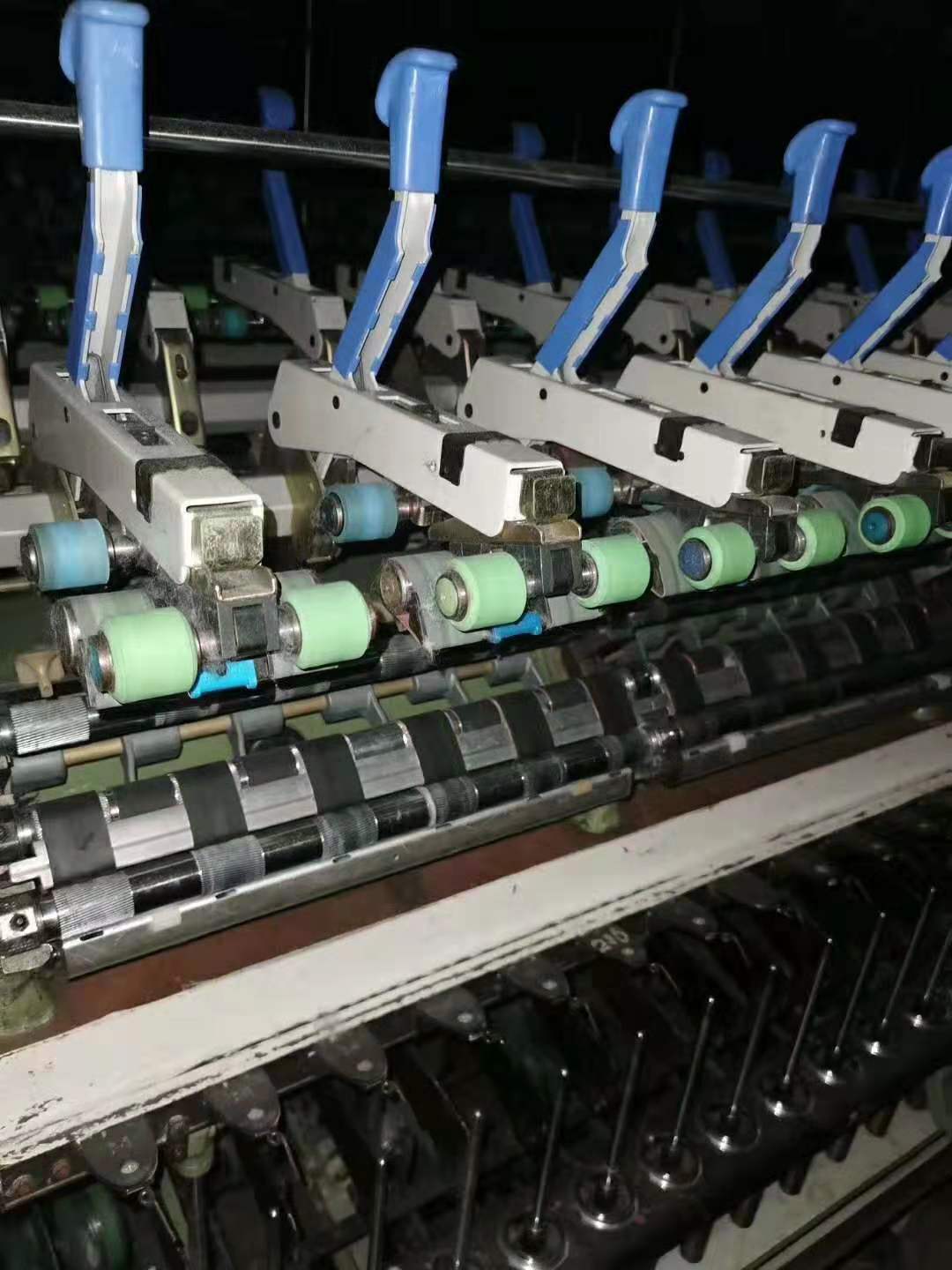 纺机产507细纱机多台,420锭每台,新换六方管气动摇架,同和高精度罗拉