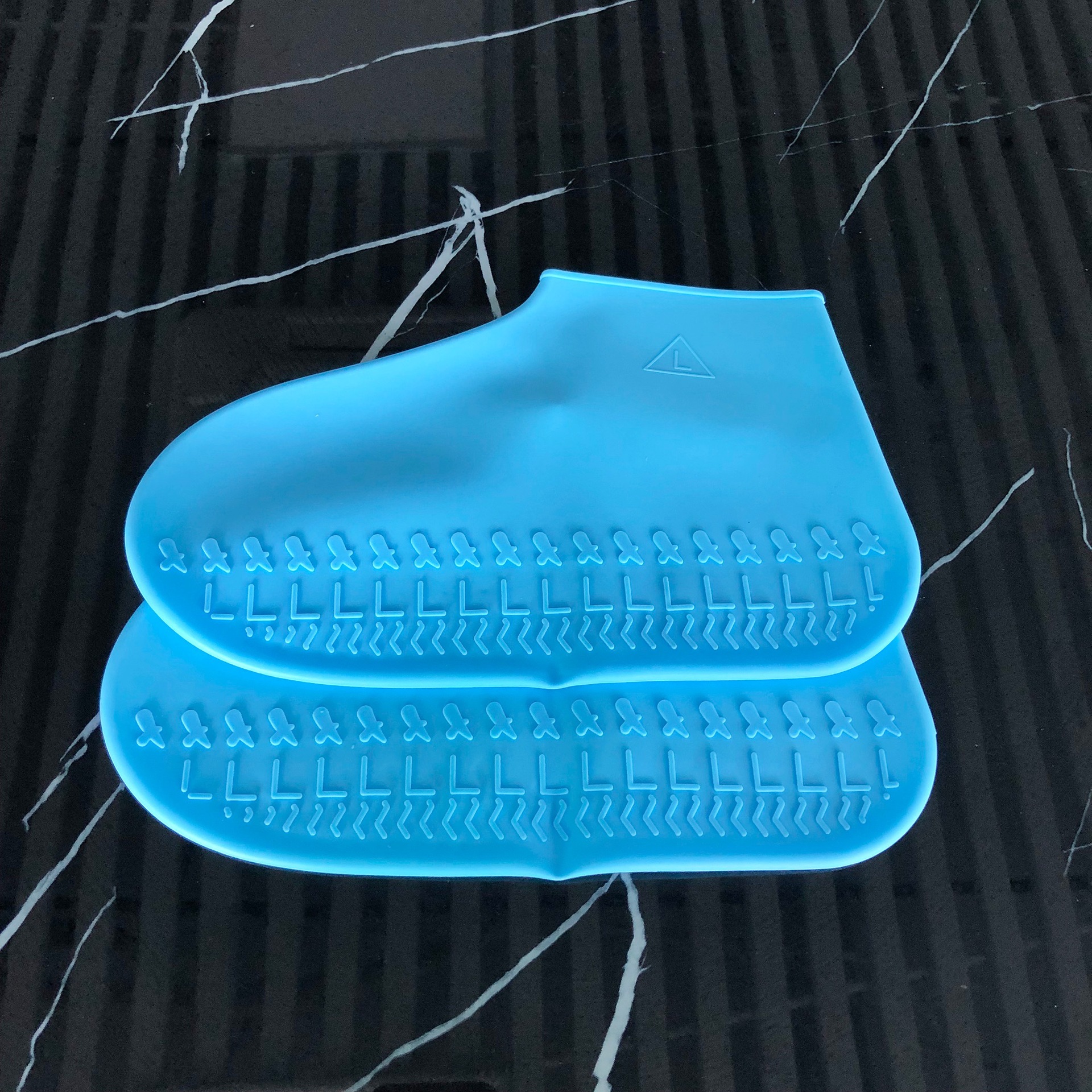 雨雪天防滑硅胶鞋套 户外防滑耐磨防雨男女儿童通用硅胶防水脚套