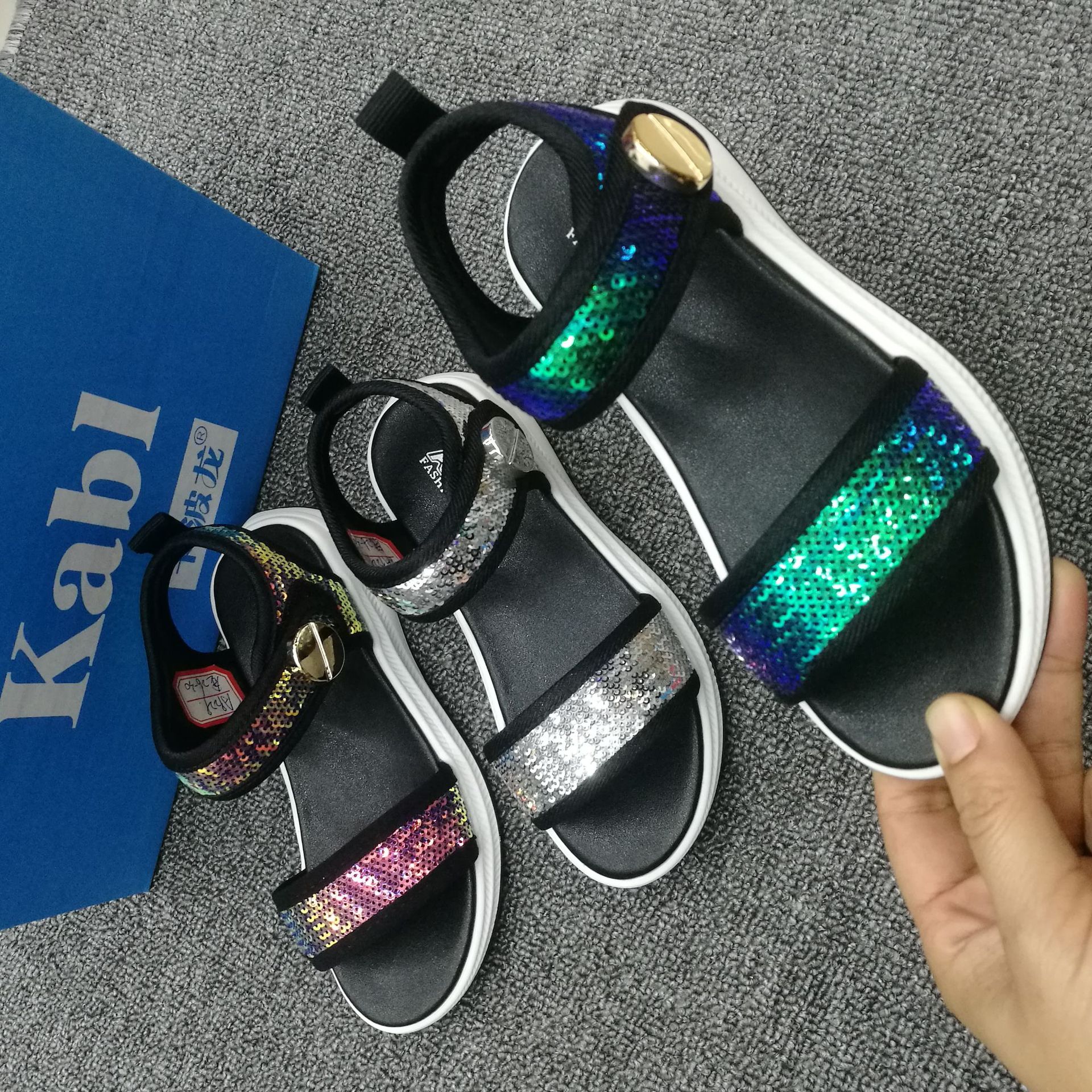 卡波龙童鞋 2019新款凉鞋特价亮片韩版公主鞋可爱女童鞋运动鞋