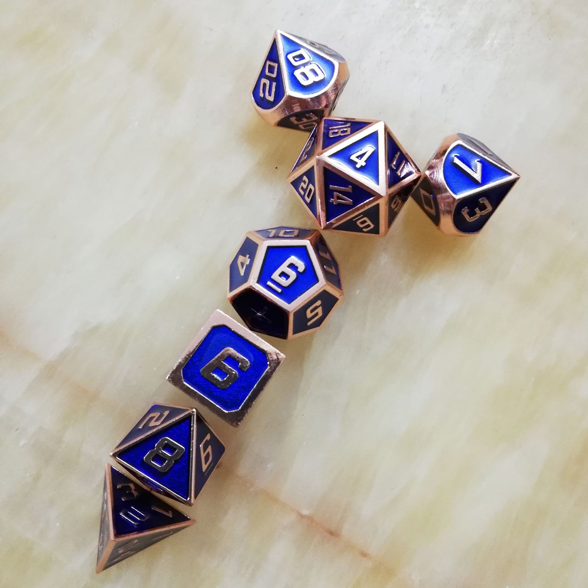 新款金属跑团骰子 多面7粒套装骰子 实惠批发