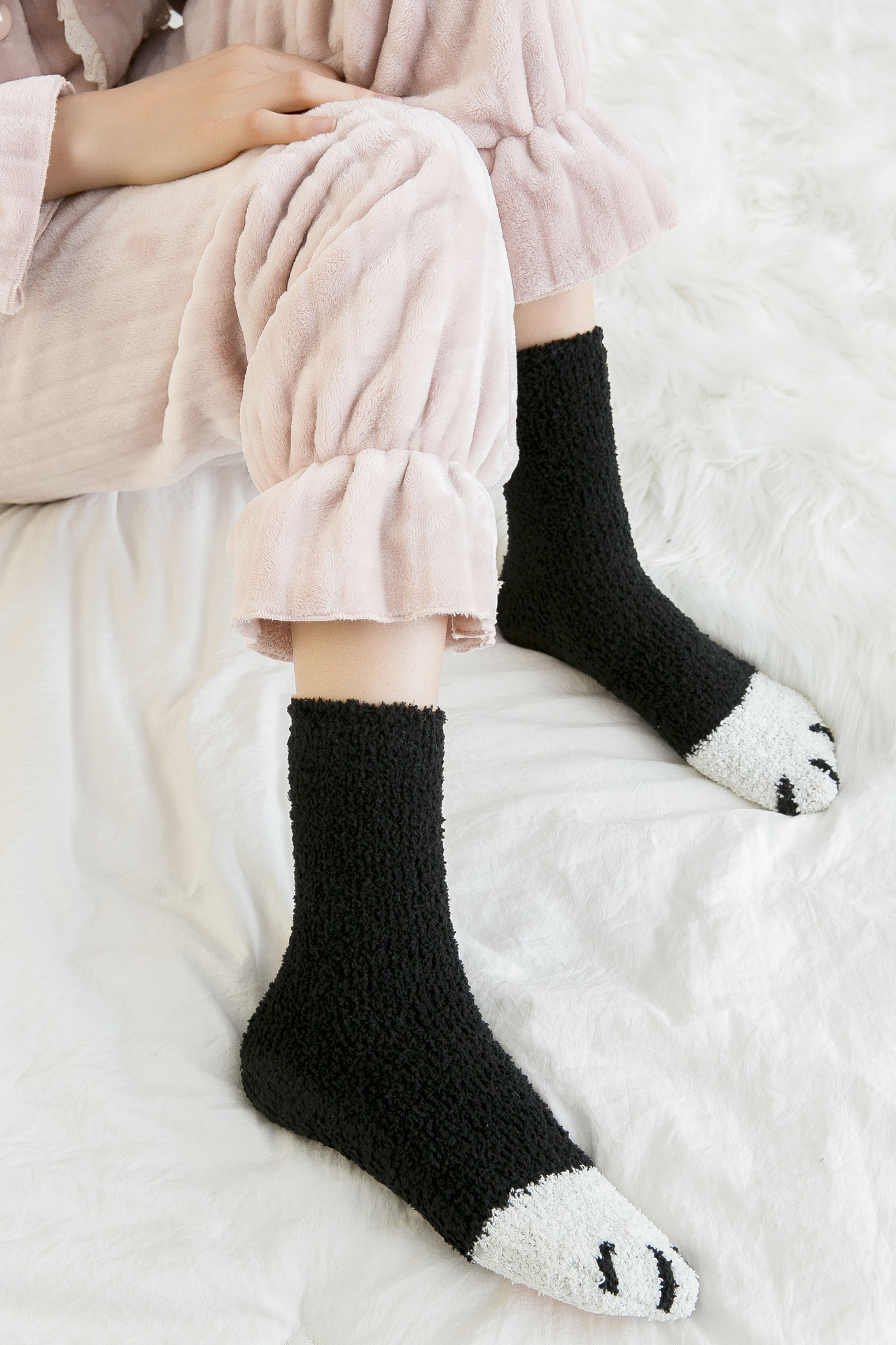 秋冬季加厚加绒保暖网红猫爪女袜子珊瑚绒地板袜睡眠袜硅胶猫脚印