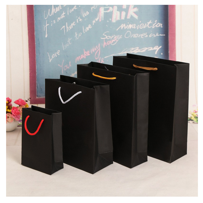 Wholesale Printing Gift Packaging Bag Made of Kraft Paper Shopping Paper Bag Portable Blank Black Paperboard Bags Printed