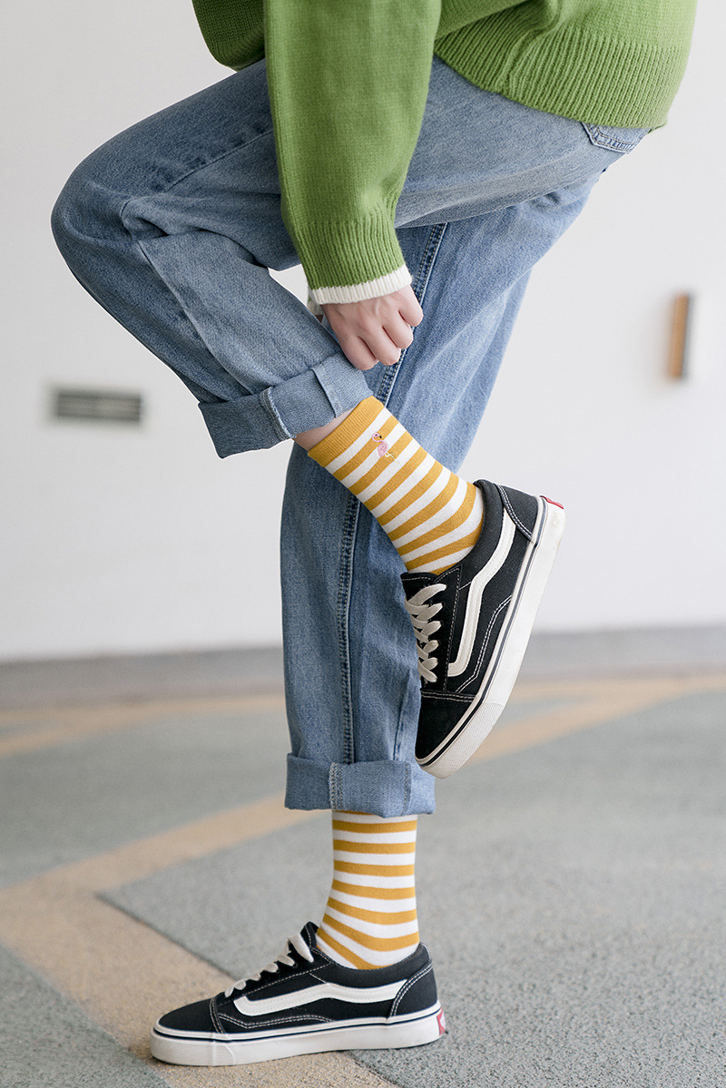 秋冬新品条纹女袜卡通刺绣火烈鸟中筒袜日系全棉学院风棉袜子批发