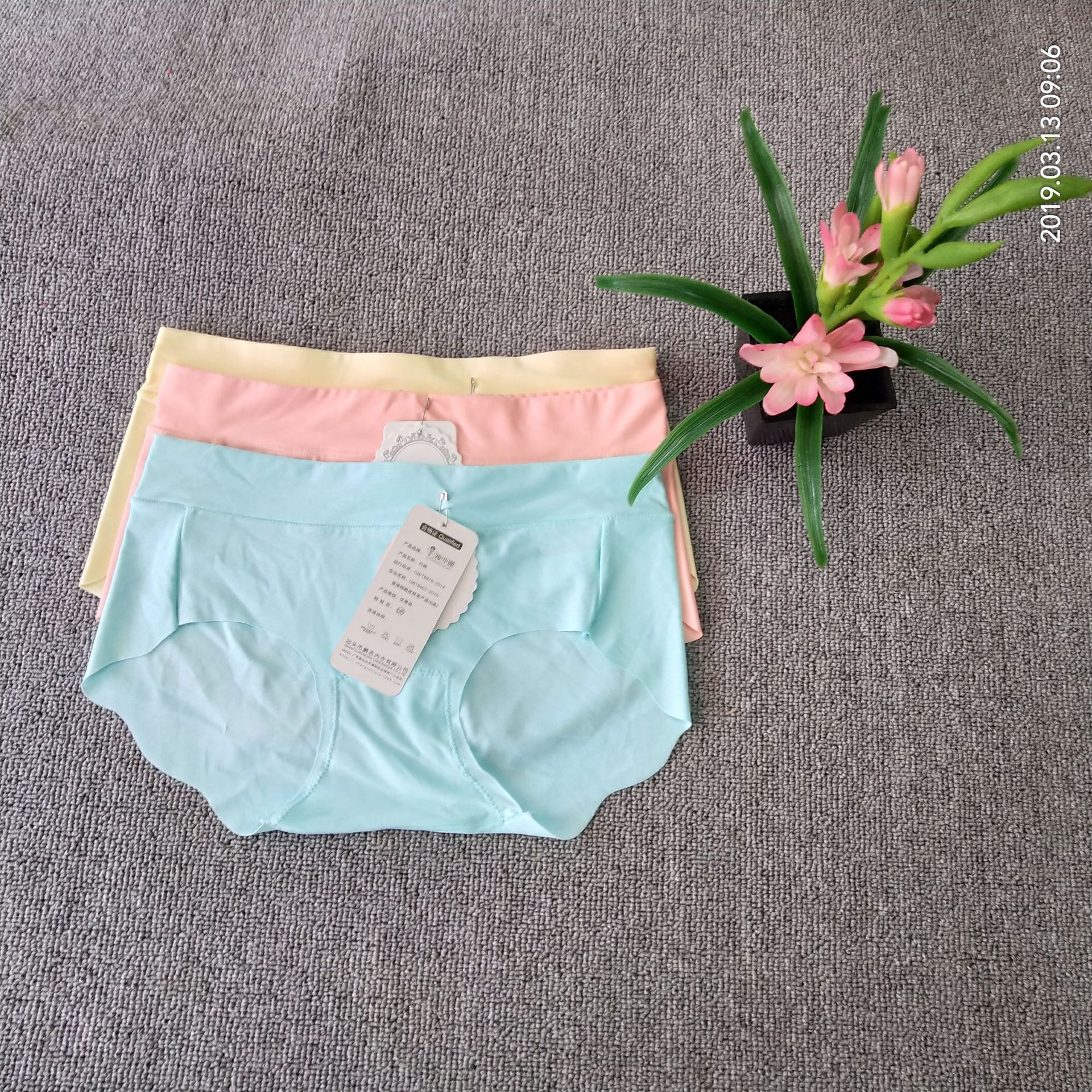 锦纶女内裤冰丝学生美少女舒适内衣裤店购满1500包邮新疆偏远地区