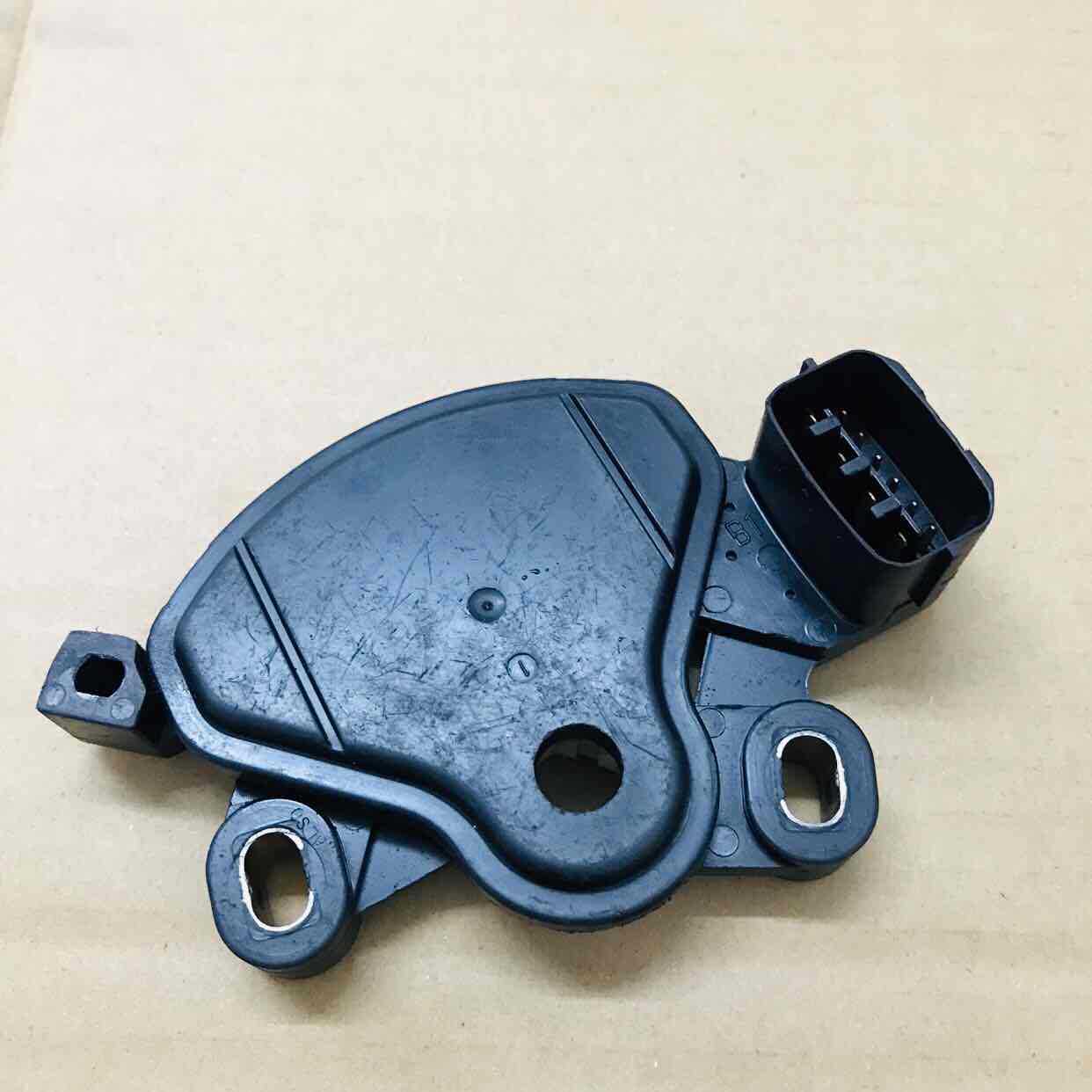 汽车自动波箱安全档位开关传感器 42700-39055 42700-39050