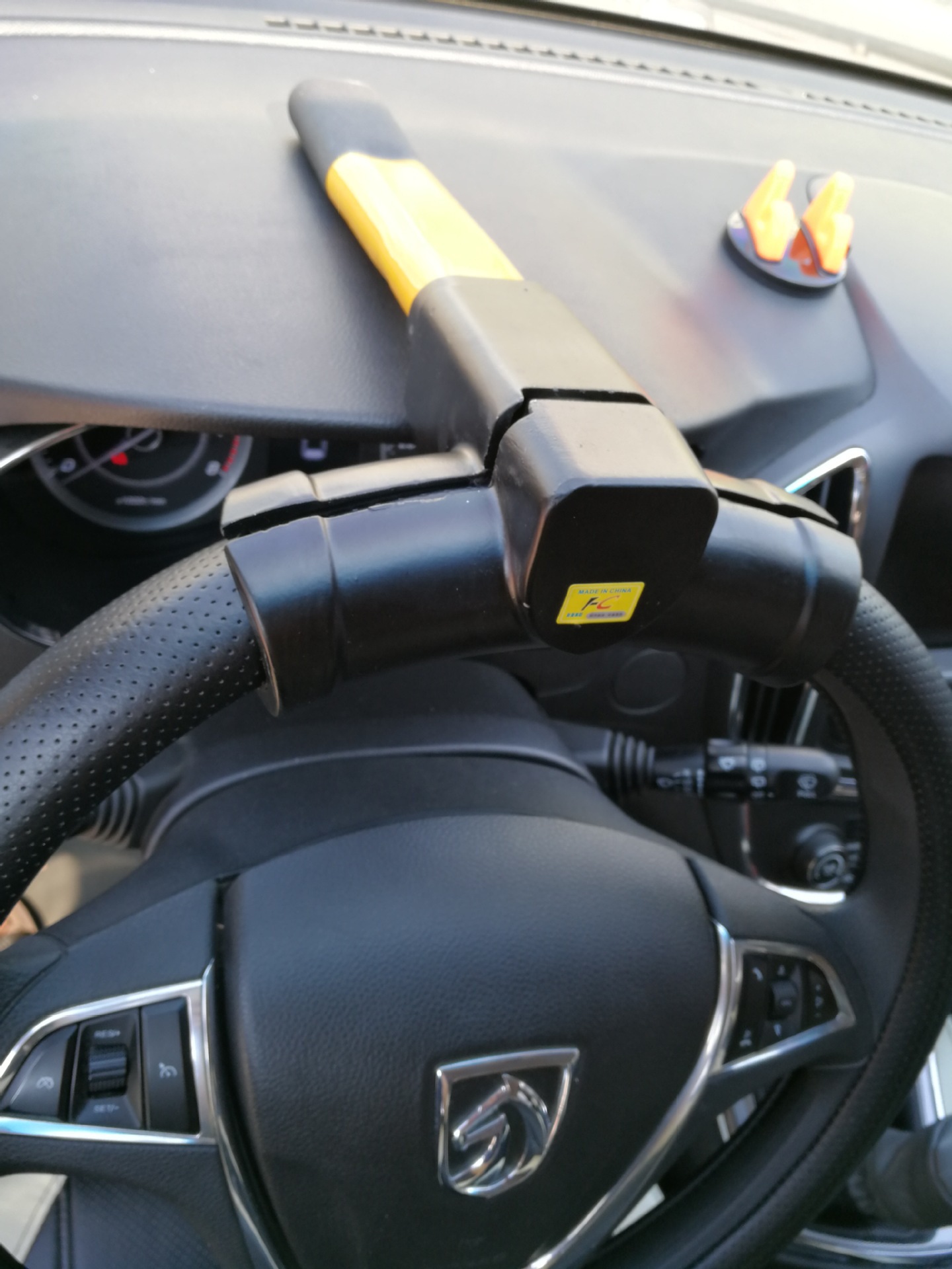 厂家直销汽车方向盘锁  车头防盗锁 半自动开合锁  t型方向