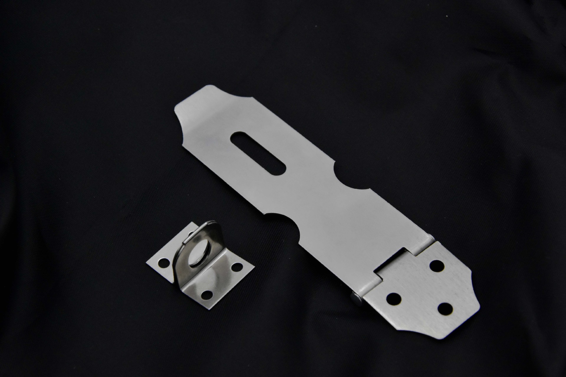 厂家直销 不锈钢锁扣 通用箱包五金锁扣 航空箱配件 加厚无孔箱扣