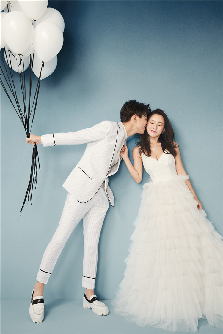 新款外景街拍影楼主题服装蛋糕长裙轻纱情侣拍照礼服摄影写真婚纱