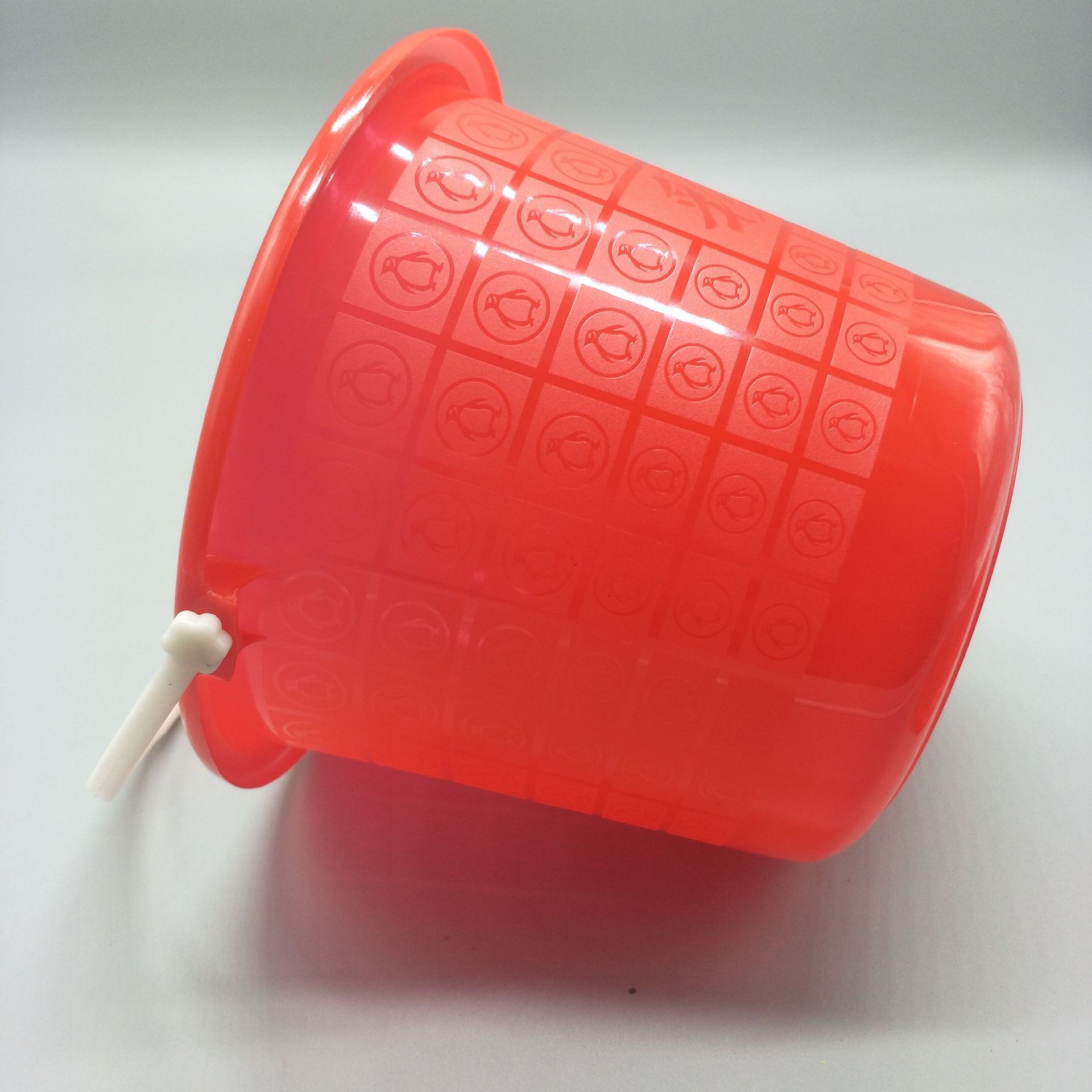 两元超市现货批发塑料水桶儿童玩具桶小桶带盖手提桶钓鱼桶红桶