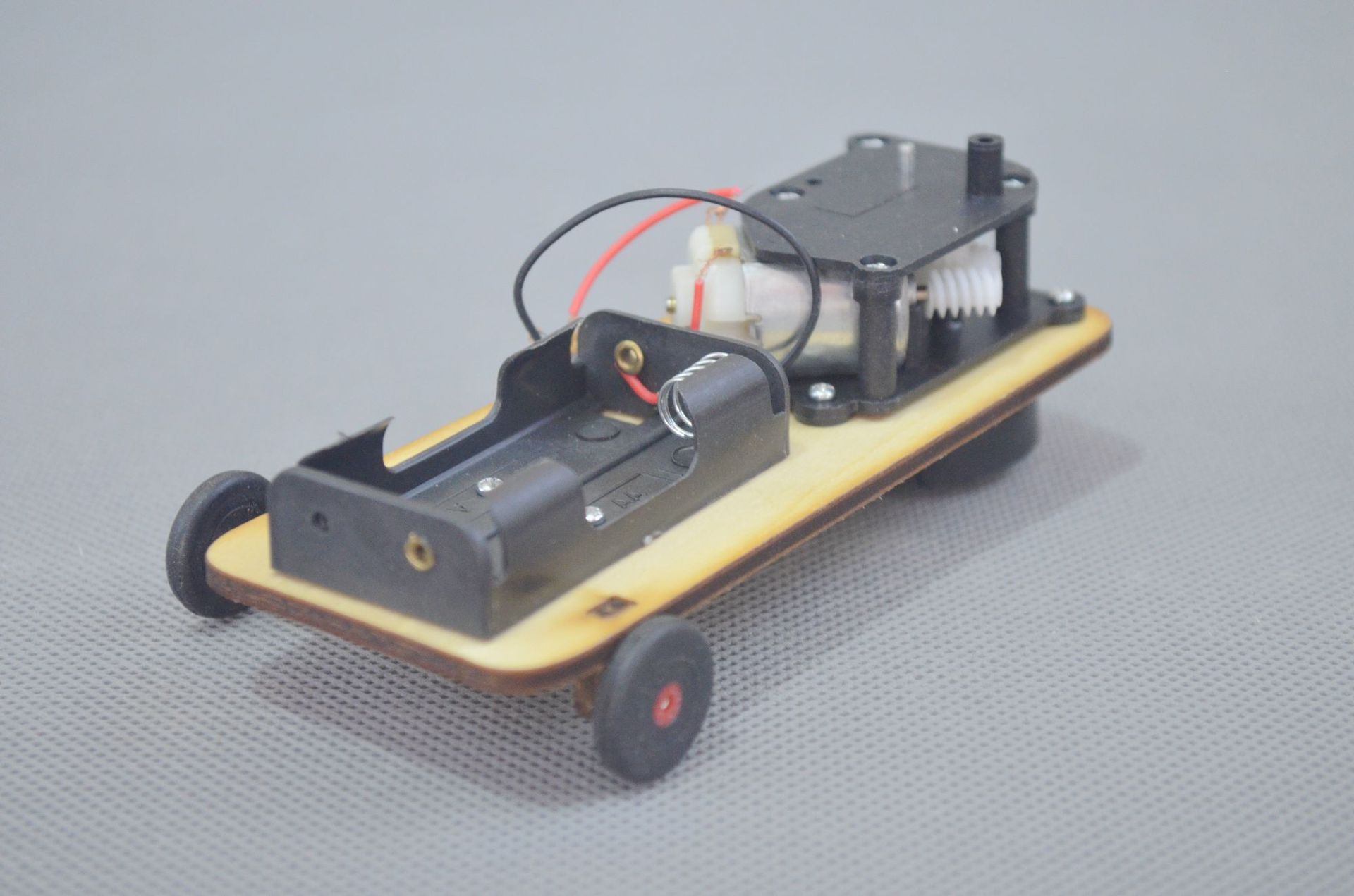 益智模型儿童小企鹅电动碰碰车电动智能diy自制室外小车苏州厂家