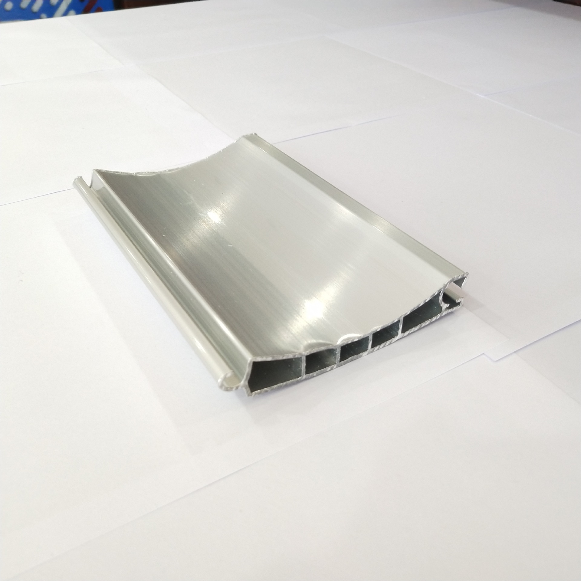 佛山卷闸门厂电泳银白色卷帘门铝合金卷闸门电动卷闸门商铺卷闸门