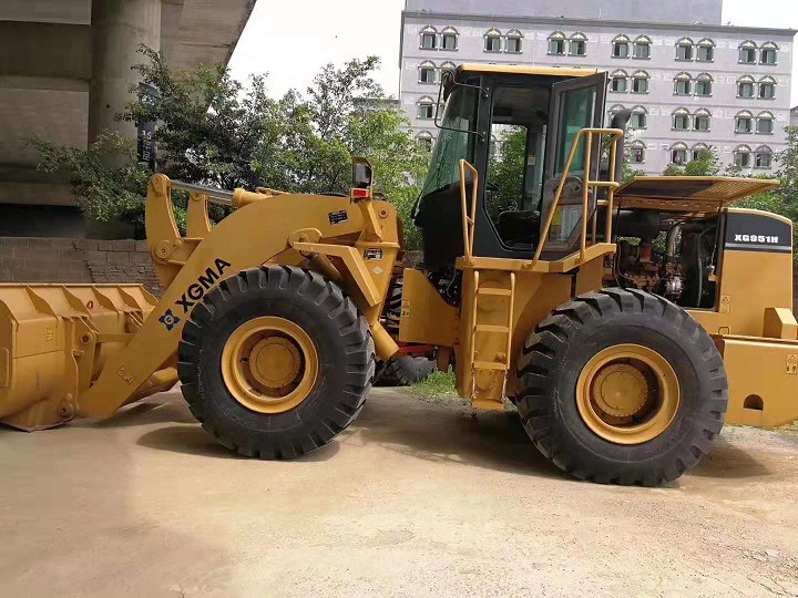 铲臂提升时间9(s)动臂提升时间9(s)装载机械类型大型装载机额定载重