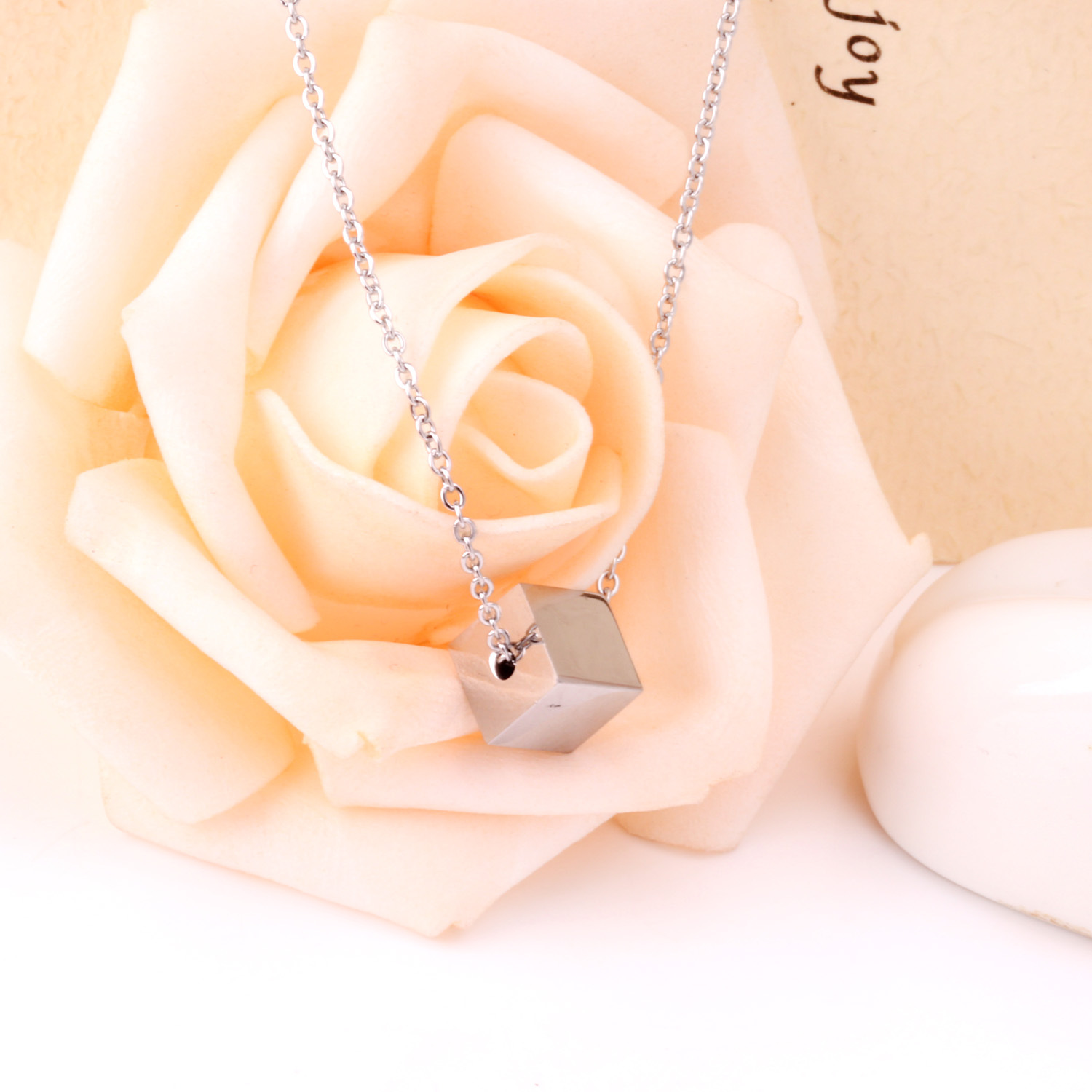 速卖通热卖 欧美简约钢色金色正方体吊坠项链批发