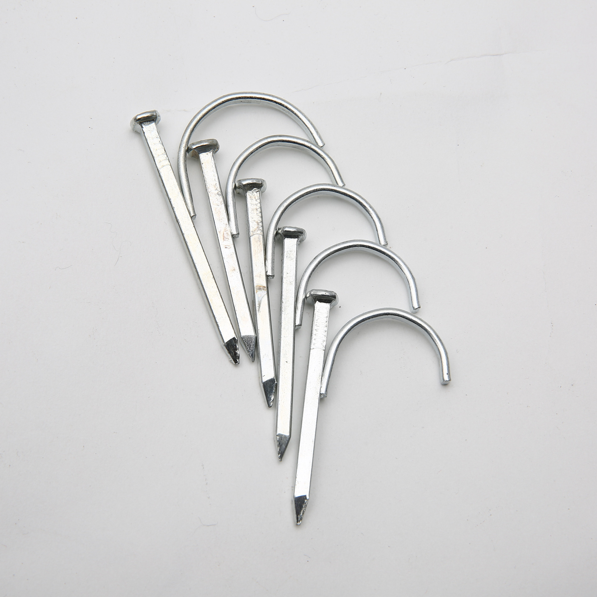 批发6分水管钩钉 镀锌码钉勾钉管钉 建筑镀锌码钉高硬度水泥钉