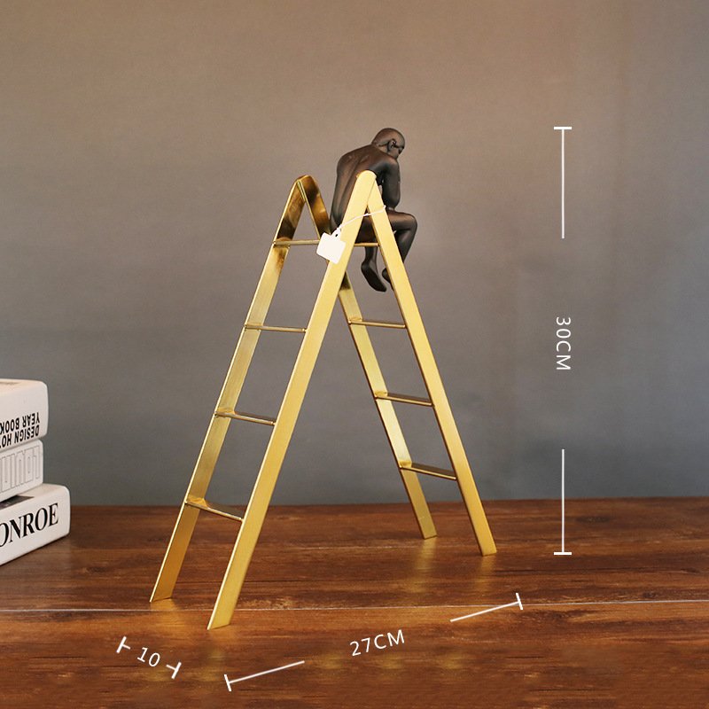 创意礼品新奇实用别墅轻奢室内摆件新中式 树脂楼梯沉思者装饰品