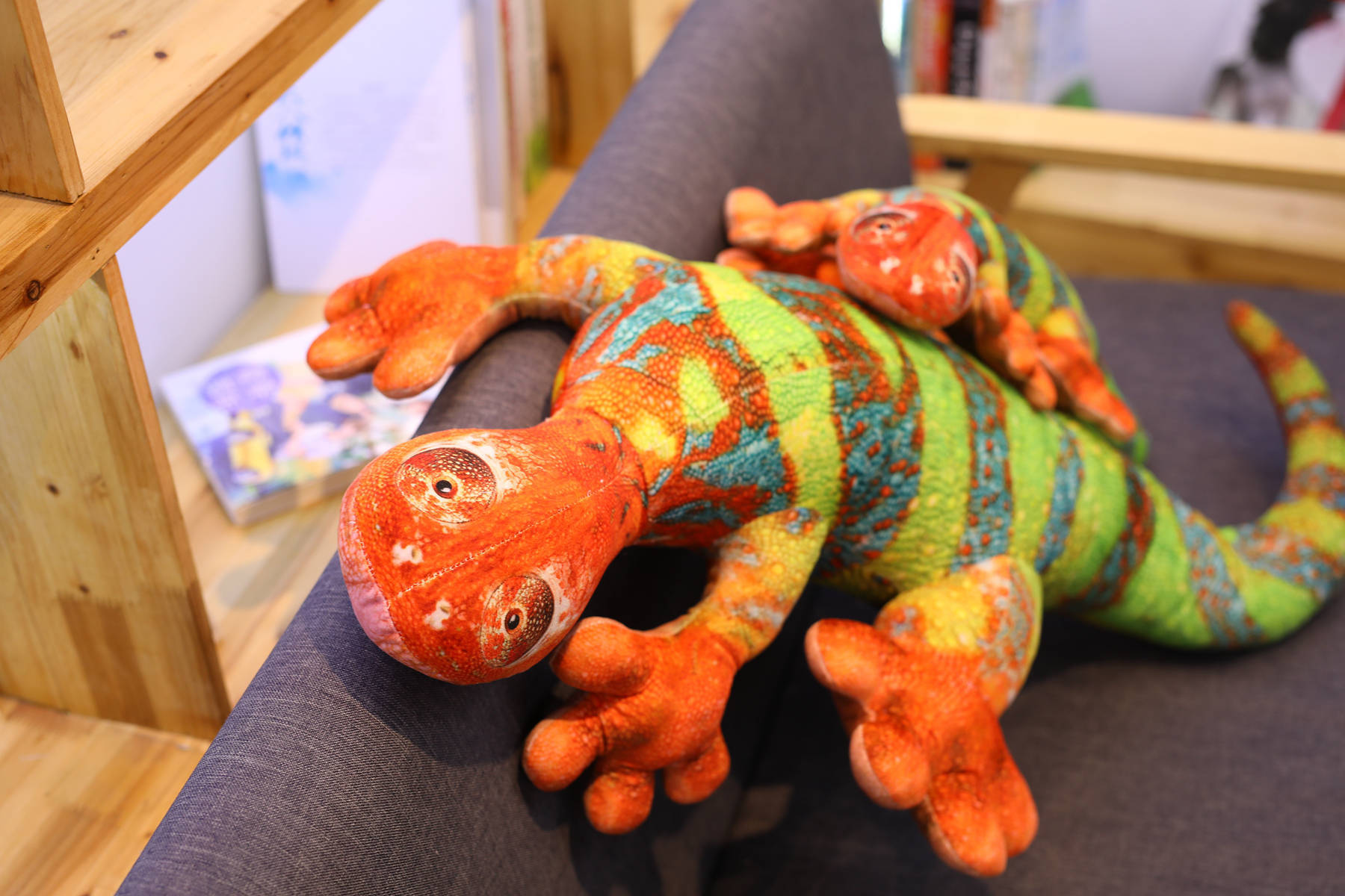 厂家直销仿真四脚蜥蜴变色龙毛绒玩具爬行动物公仔可加工定制批发