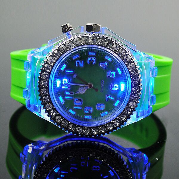 爆款ebay热卖 日内瓦夜光手表 男女七彩灯发光硅胶手表 批发