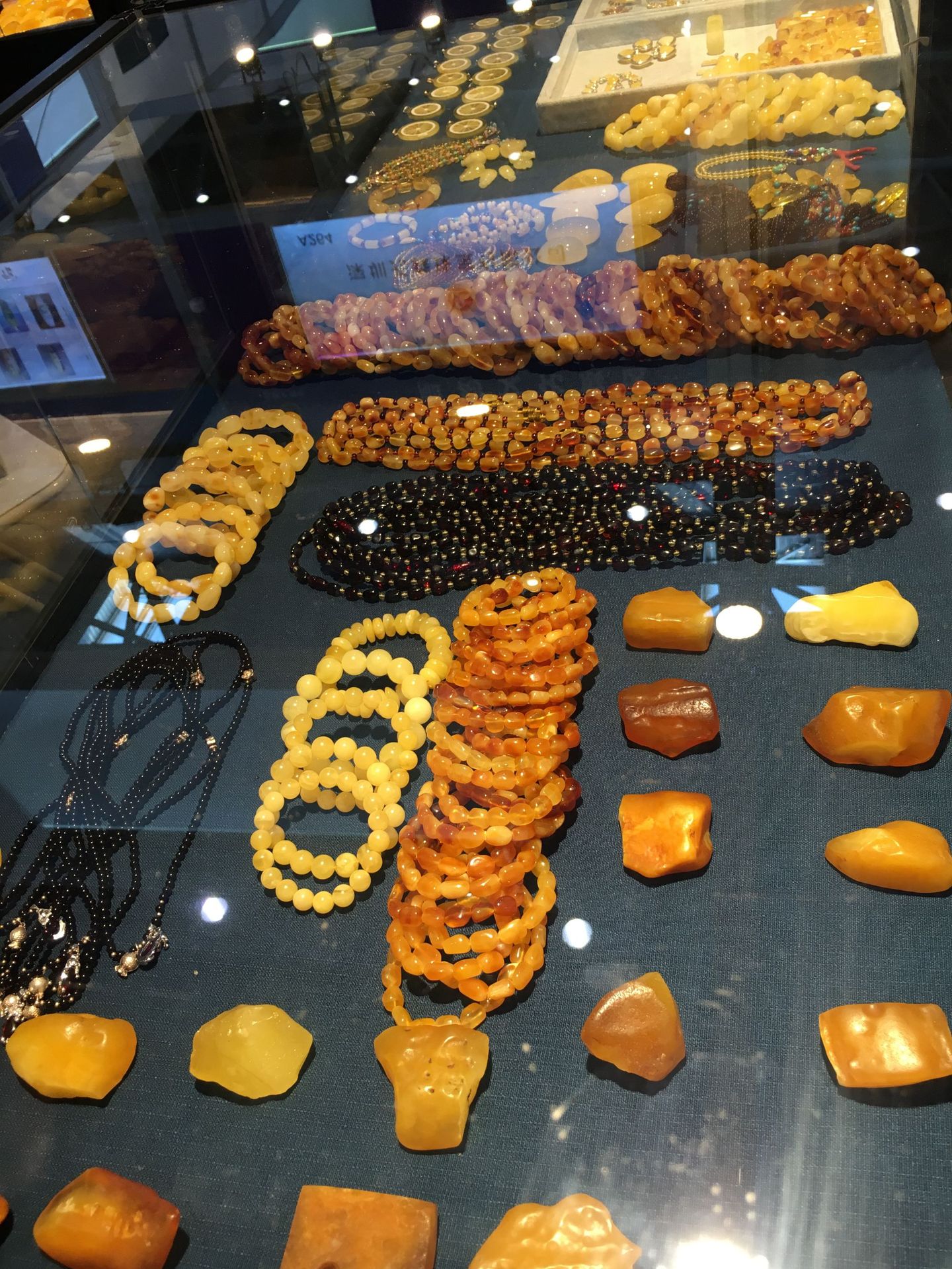 深圳松岗琥珀天然原矿鸡油黄满蜜白花蜜蜜蜡圆珠手串批发14-16mm