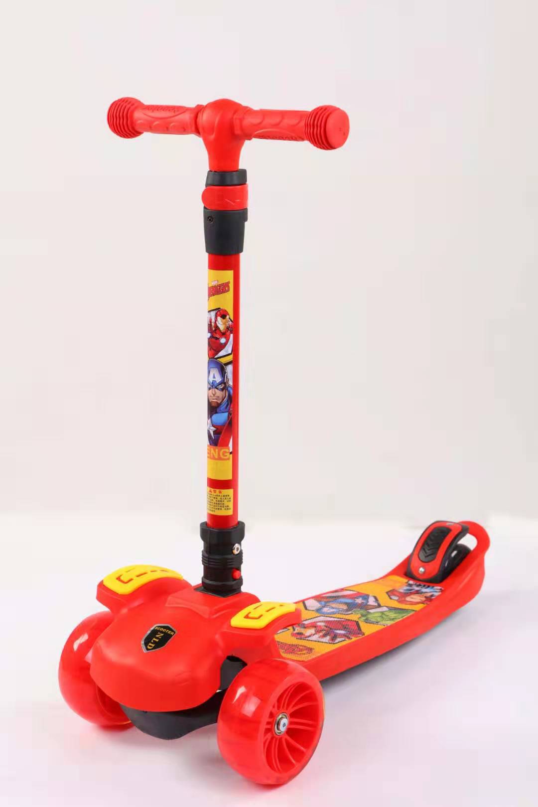 厂家直发儿童米高滑板车四轮脚踏滑板车可升降音乐灯光批发