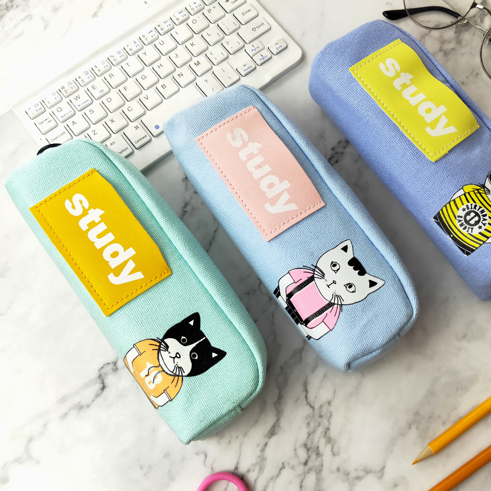 网红文具少女笔袋梯形毛绒加镭射拼接文具袋现货中小生学生用品