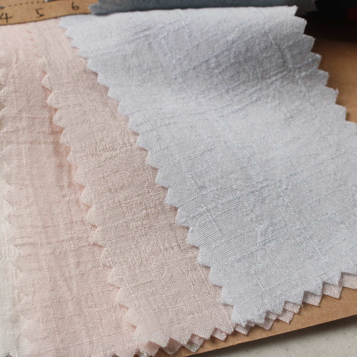 春夏新款不规则竹节洗水棉面料 童装上衣时尚薄款砂洗肌理纹棉布