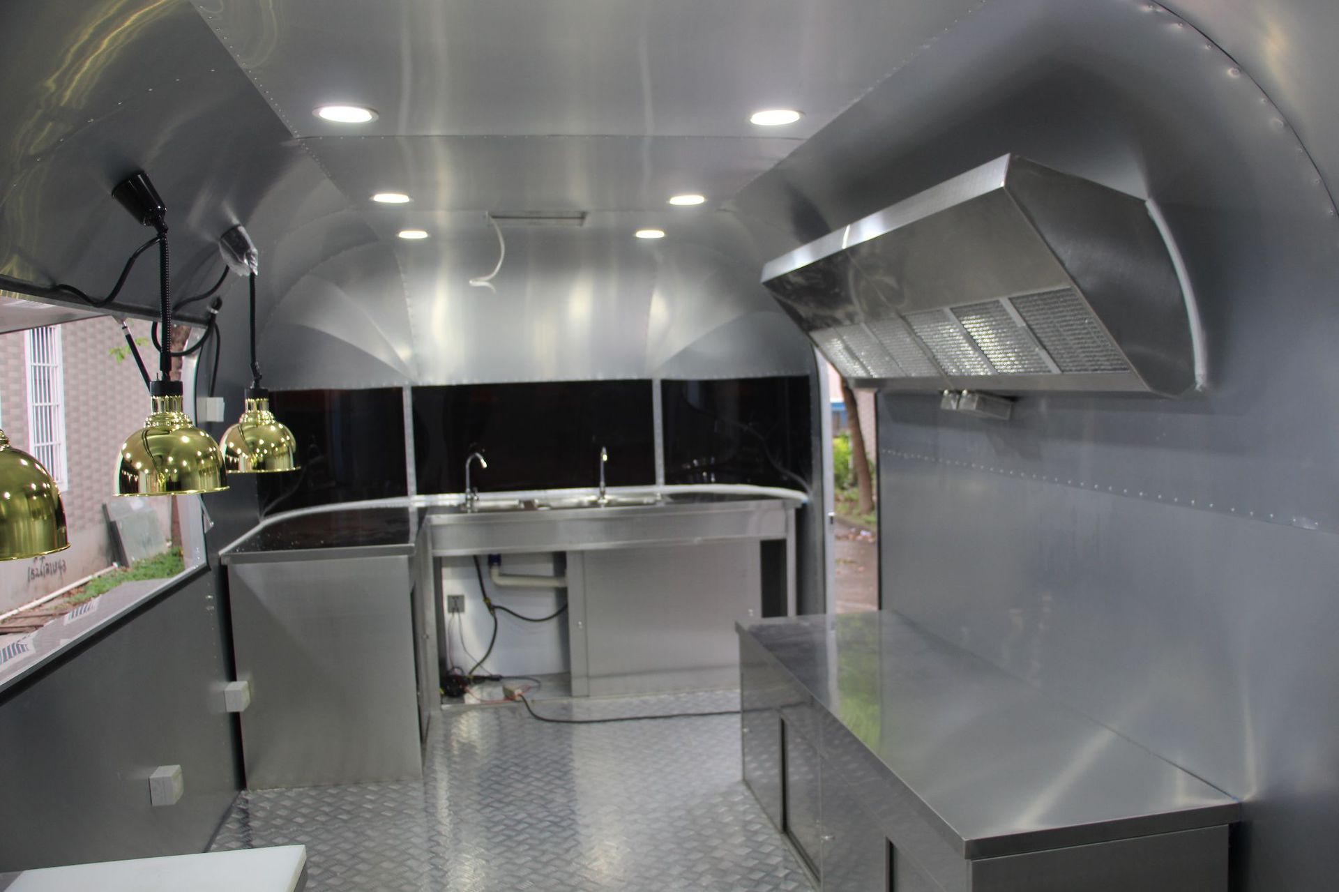 多功能牵引小吃车保温餐车 拖挂餐车移动餐饮美食车麻辣烫小吃车