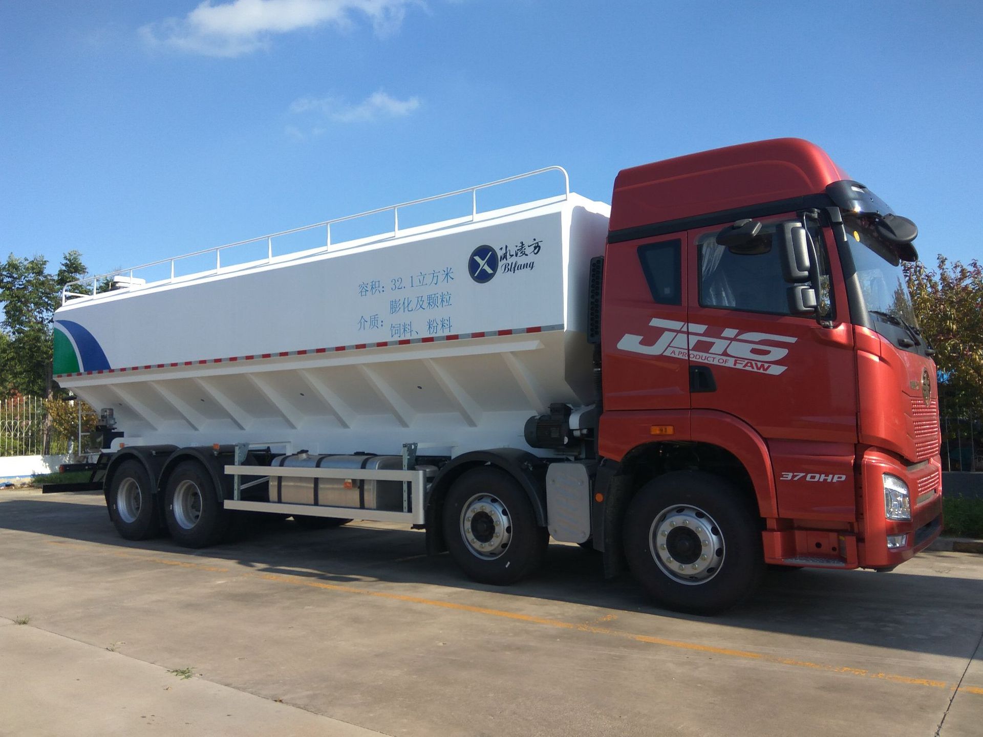 散装饲料运输车 九米六饲料车 15吨饲料罐车 饲料车 饲料运输车