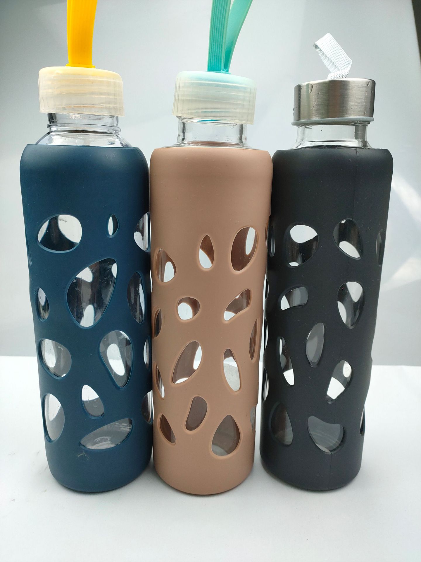 创意商品硅胶产品定制加工水杯套镂空水滴全包套防摔