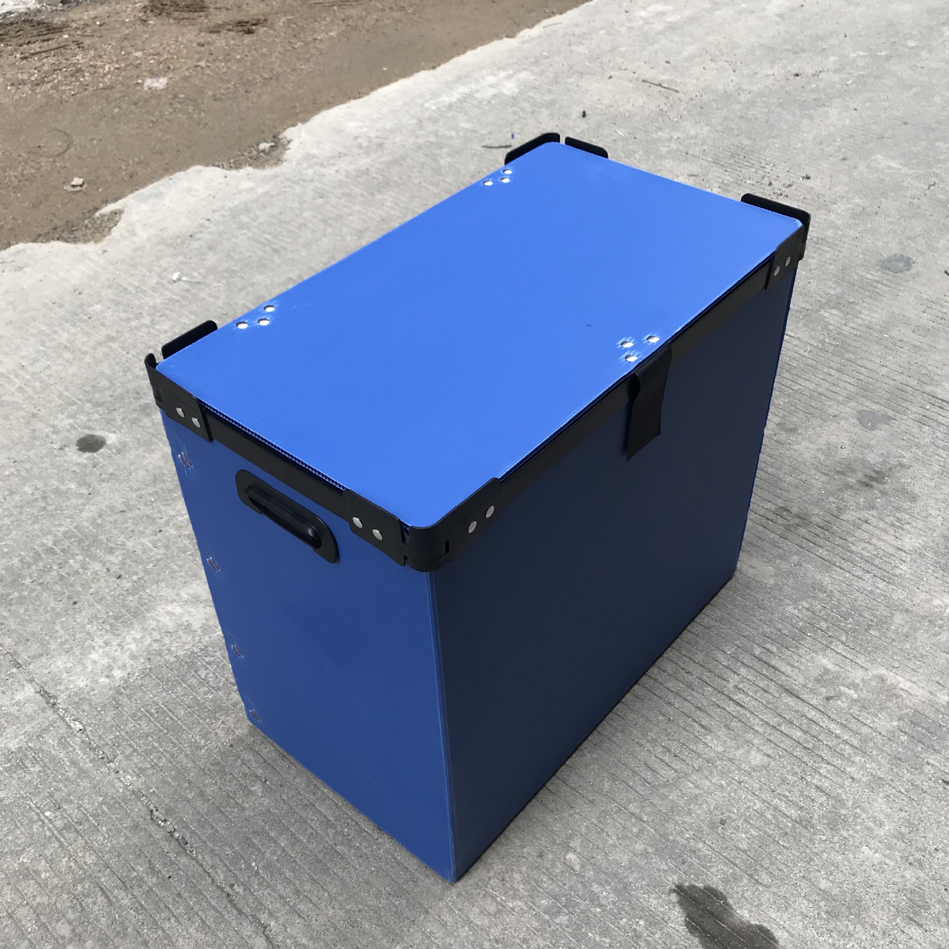 黑色防静电周转箱 pp塑料中空板刀卡分隔板箱子 中空板周转箱带盖