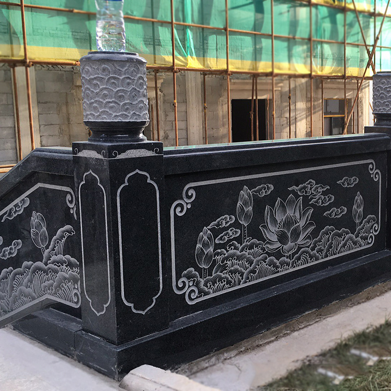 芝麻黑石材栏杆 正反面雕刻莲花样式 优美纯洁 适合宗教寺庙使用