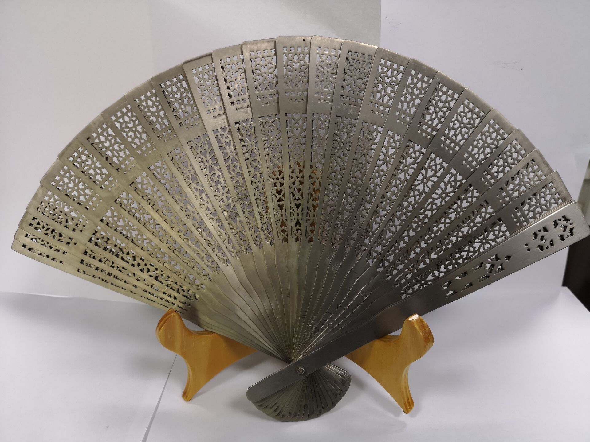 厂家供应纯钛合金扇子7寸镂空古风纯钛扇钛礼品折扇防身现货批发