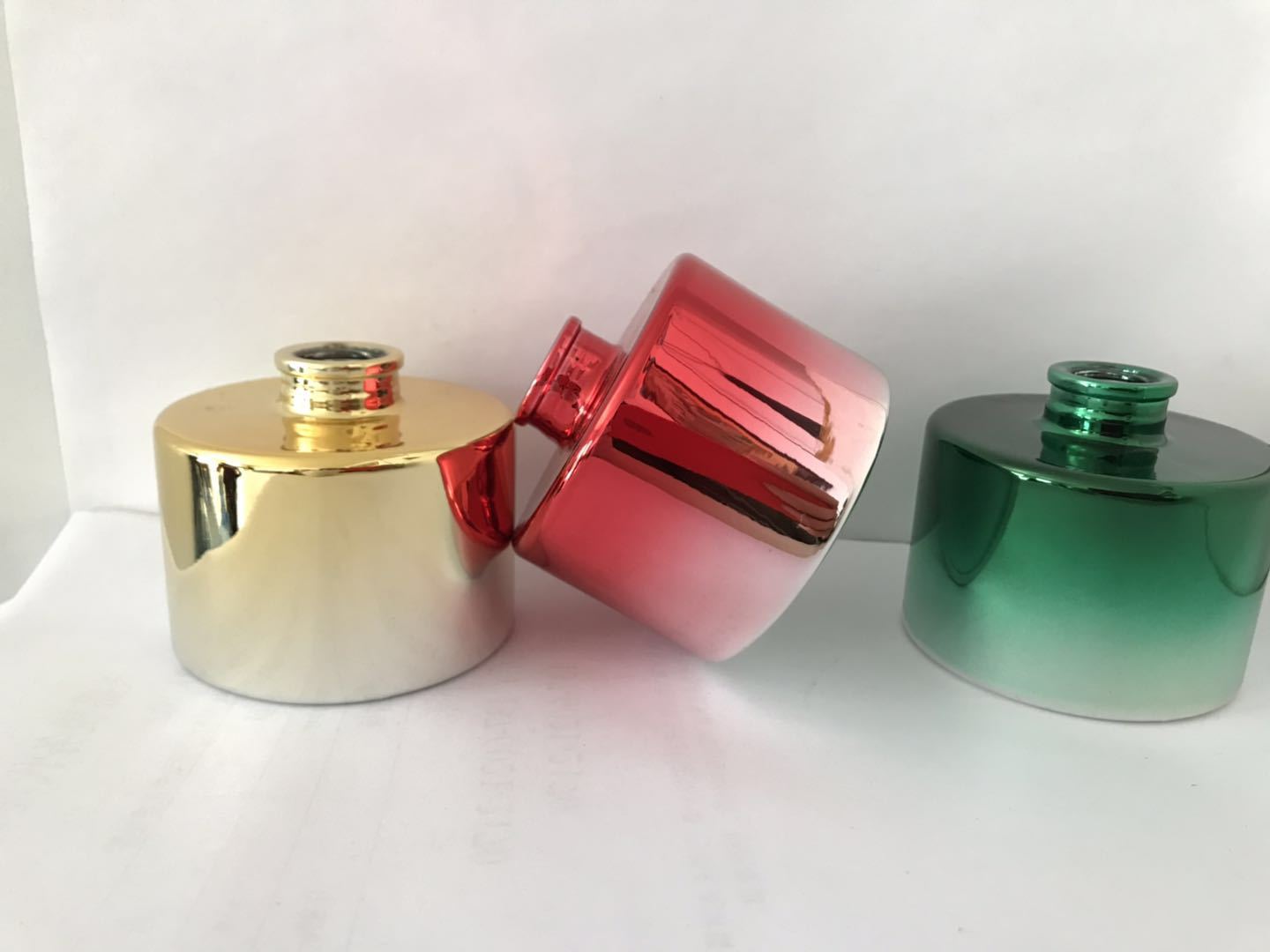 化妆品瓶电镀 玻璃瓶身电镀加工渐变色 玻璃烫金印字 uv真空镀膜