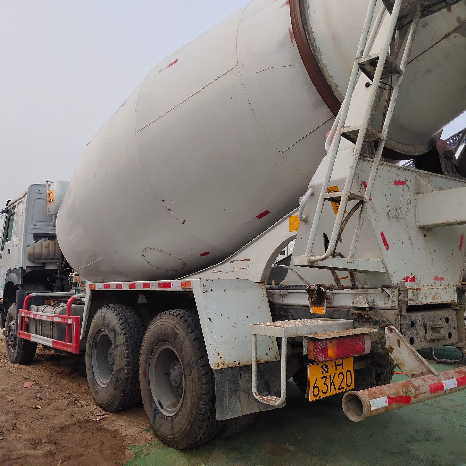 16方二手混泥土罐车 三一欧曼水泥搅拌车 豪沃混凝土搅拌运输罐 2