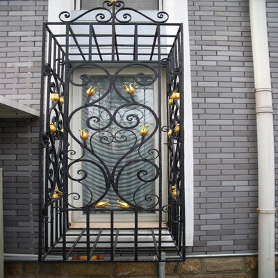 工厂加工定制私家别墅铁艺防盗窗 白色烤漆窗花 纯手工锻打铁艺窗