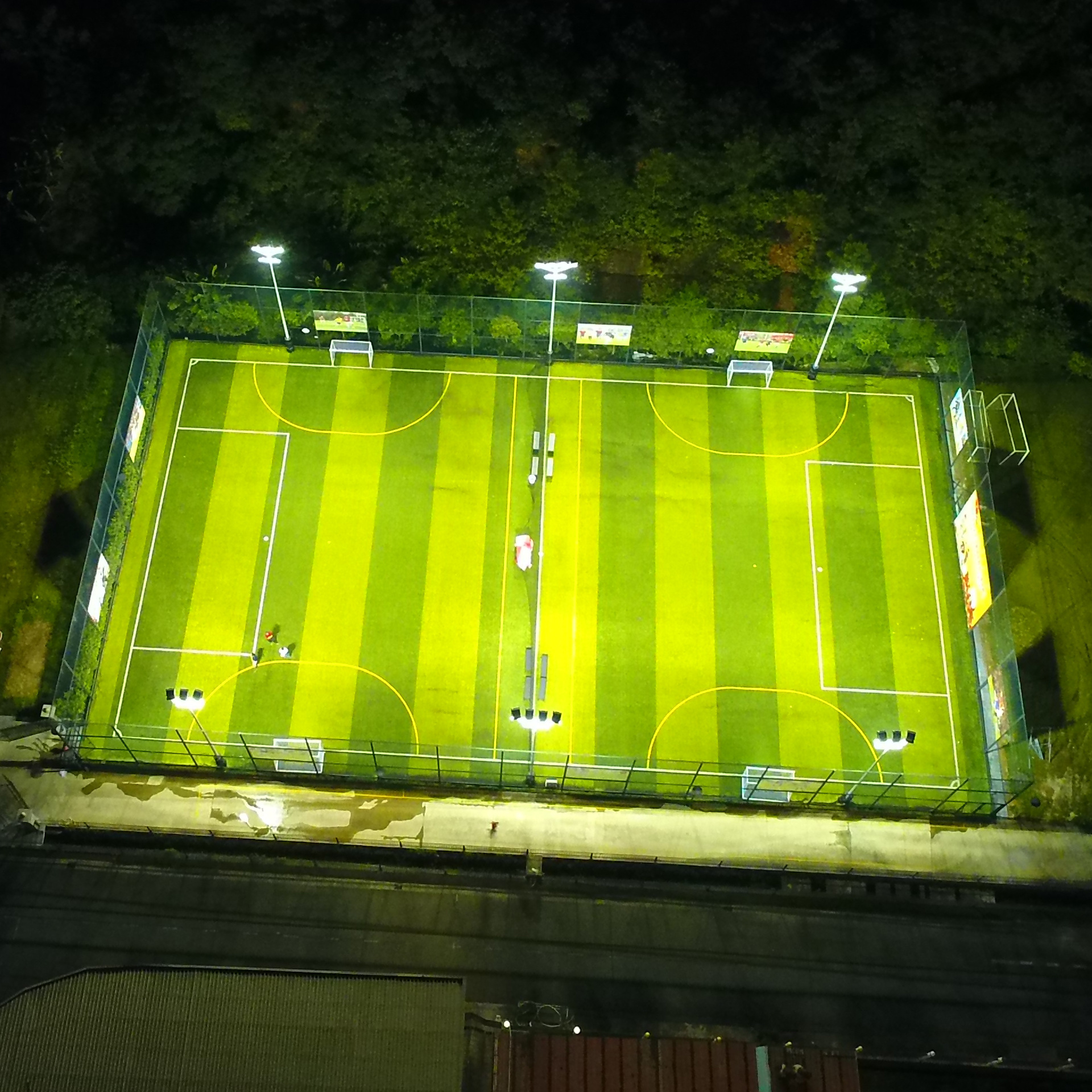 东莞足球场照明led高杆灯 yh-12米足球场灯杆 足球场三火照明灯柱