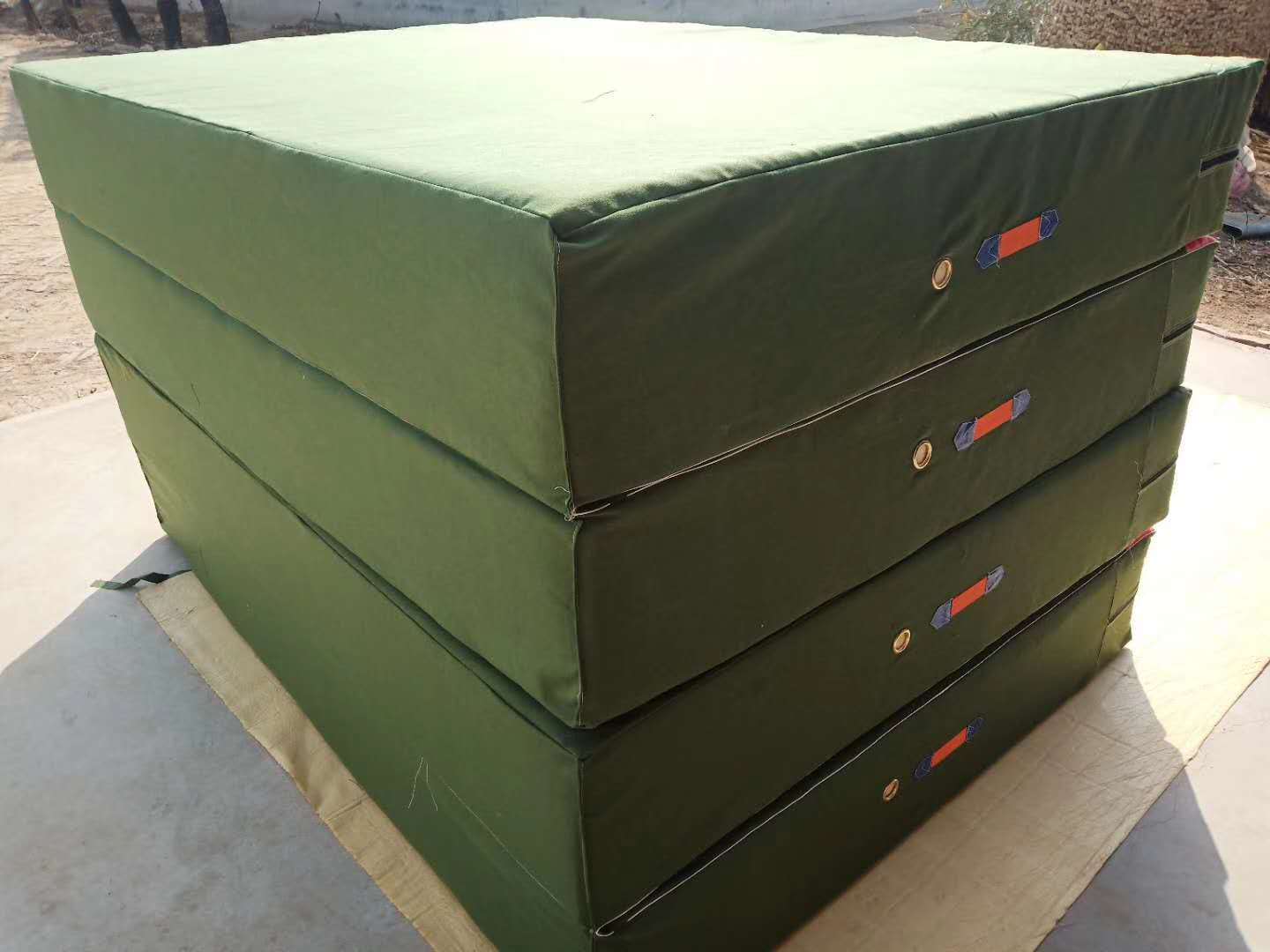 厂家供应跳高防护垫跑酷体育空翻垫子跳高海绵垫子可折叠海绵包