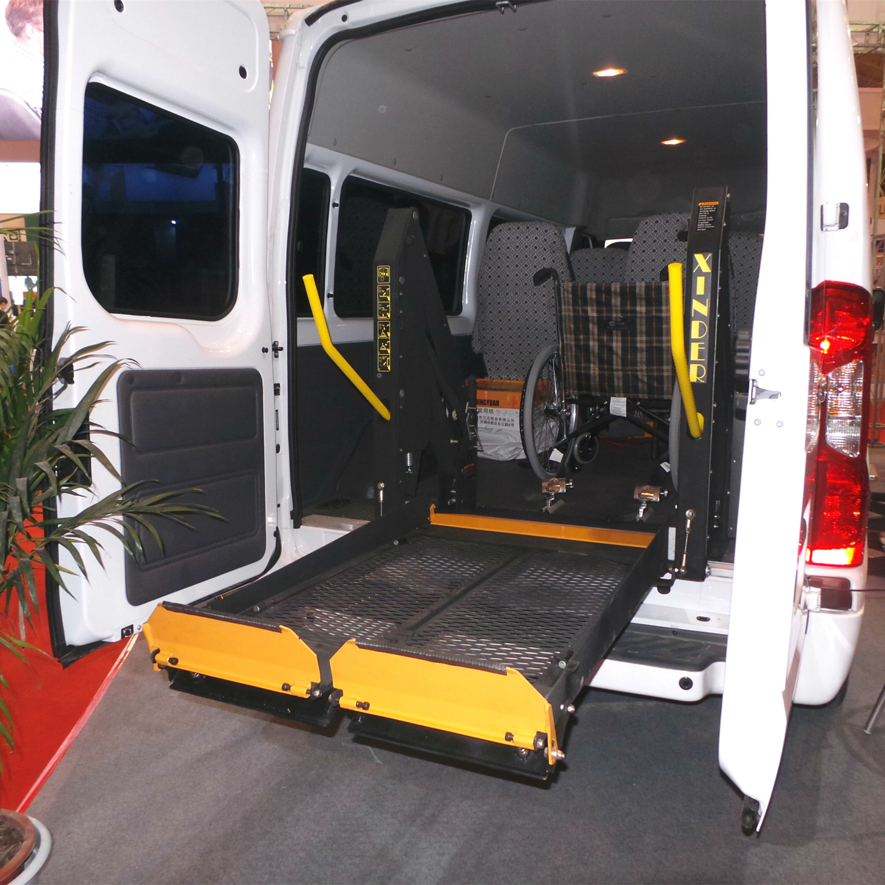 面包车用双臂轮椅升降机 残疾人轮椅升降装置