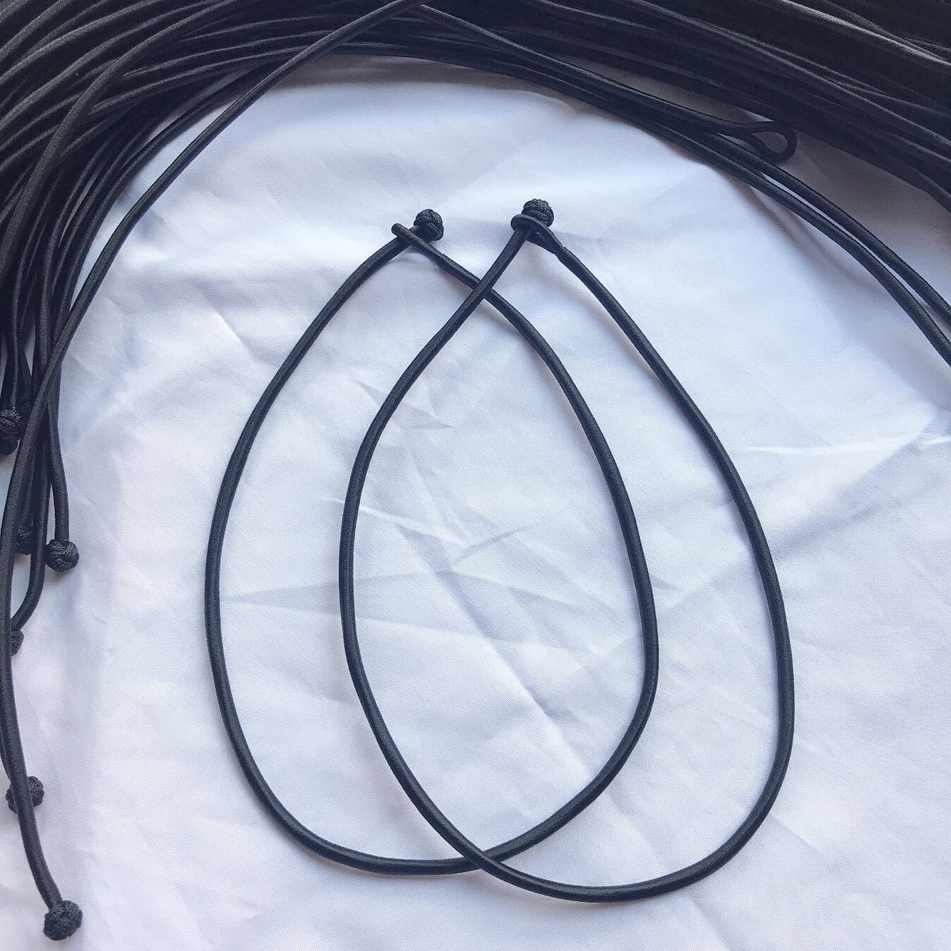 黑绳项链编织缠绕绳女士短绳项链百搭皮绳搭配饰品颈链圆结扣