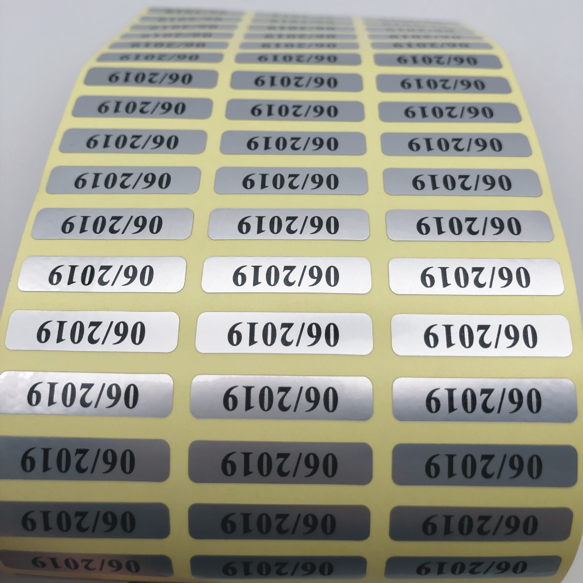 定制不干胶标签贴纸印刷彩色透明pvc定做哑银哑金商标logo