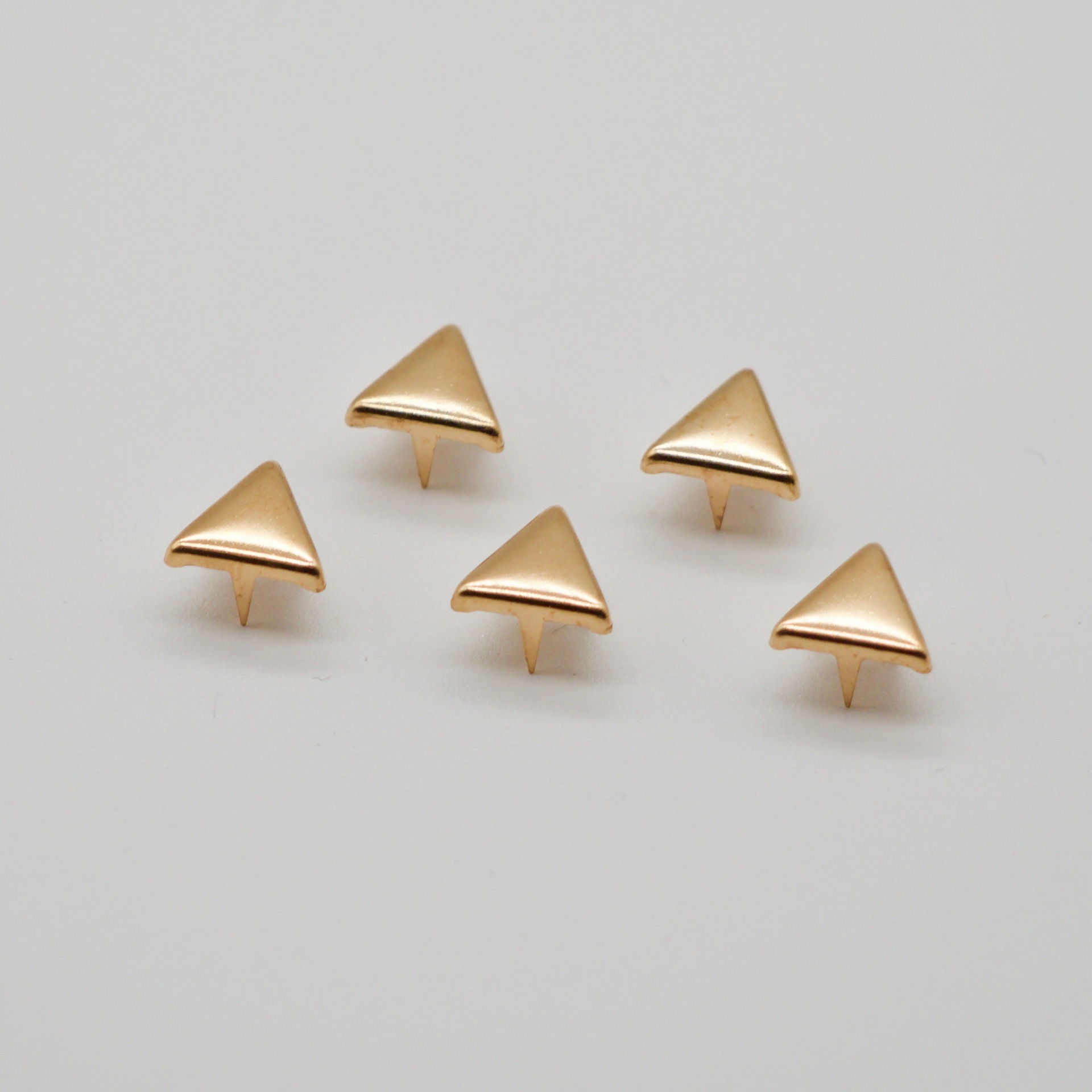 三角爪钉 平面凸面三角珠 多种规格服饰辅料 多种规格三角形爪钉