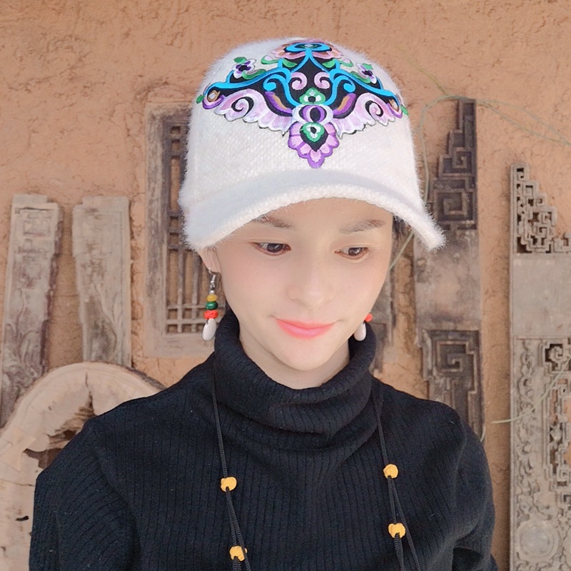 云南民族风秋冬保暖棒球帽 时尚绣花帽女帽 旅游纪念帽批发