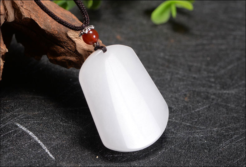 天然新疆白玉石英岩无事牌吊坠 圆边白玉牌子 男女款白玉项链挂饰