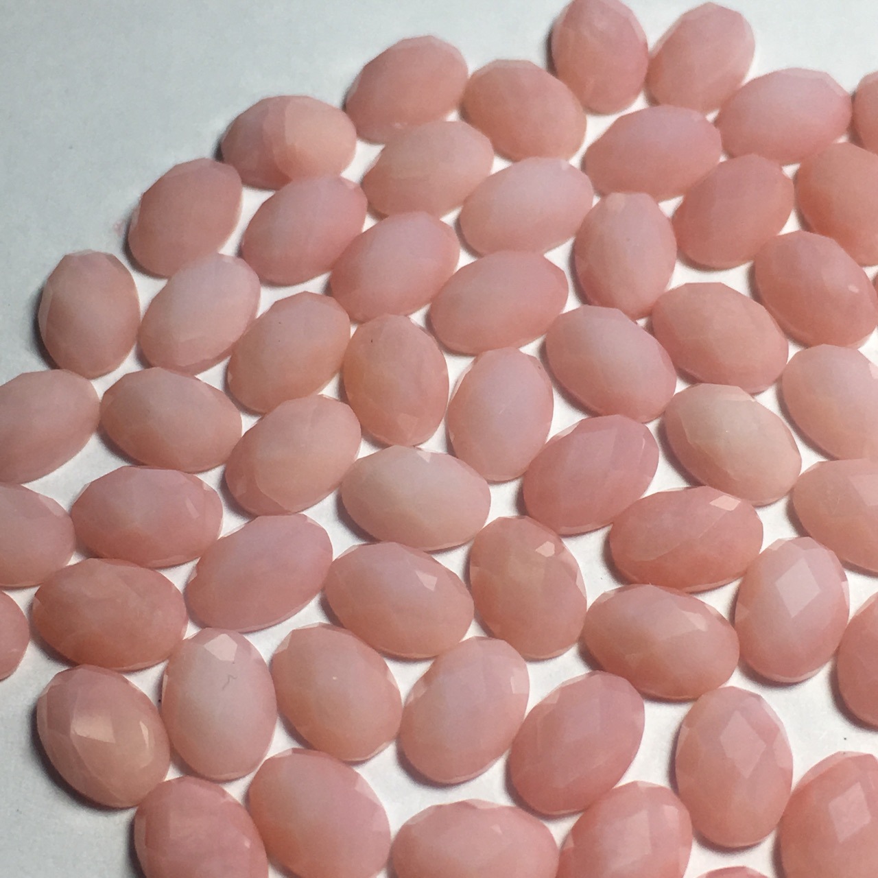 天然粉欧宝 天然粉色蛋白石 蛋形平底龟面 格面 4*6 5*7 os