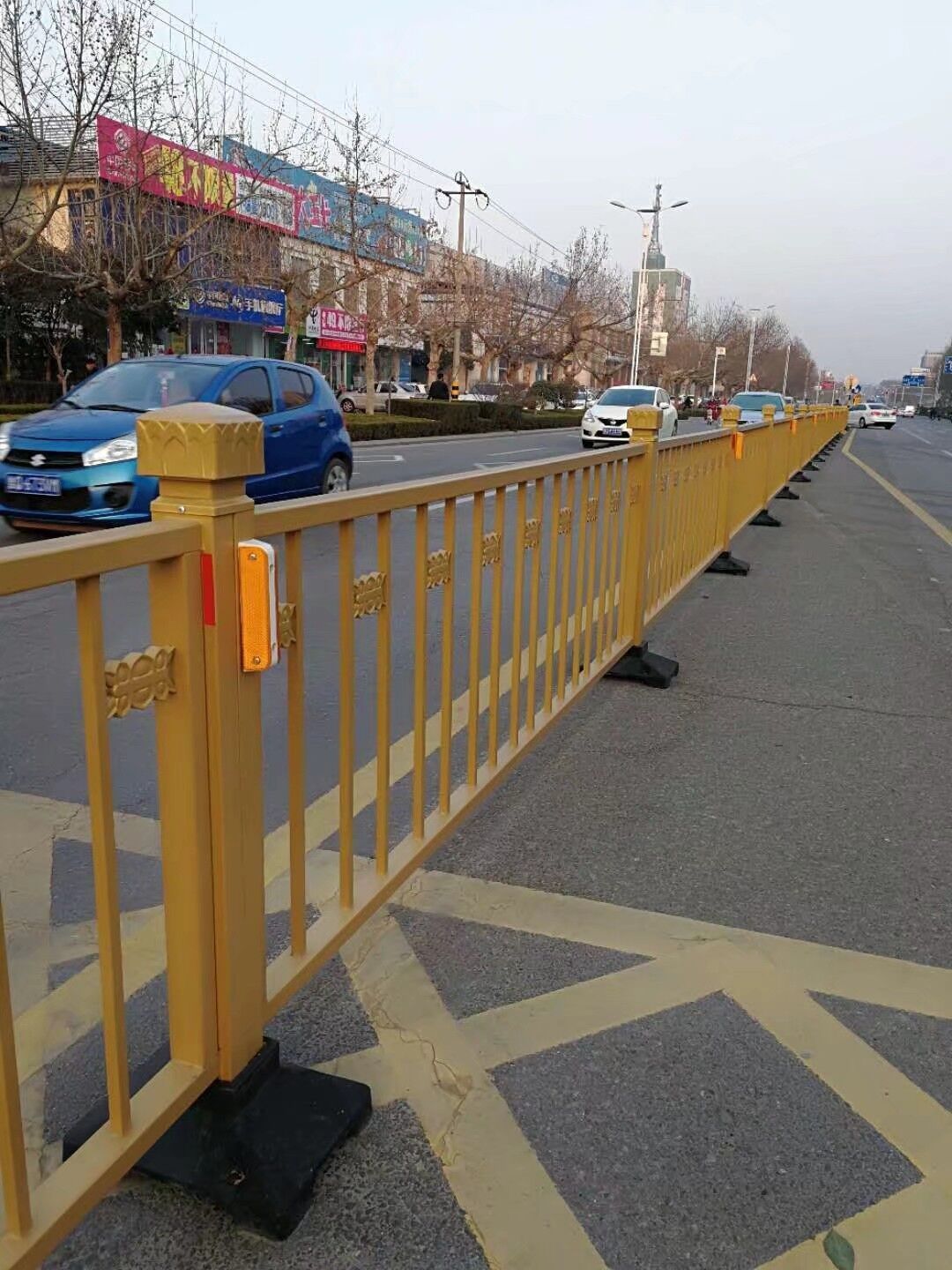 厂家供应道路护栏 交通护栏 马路隔离栅栏 草坪护栏 款式新颖